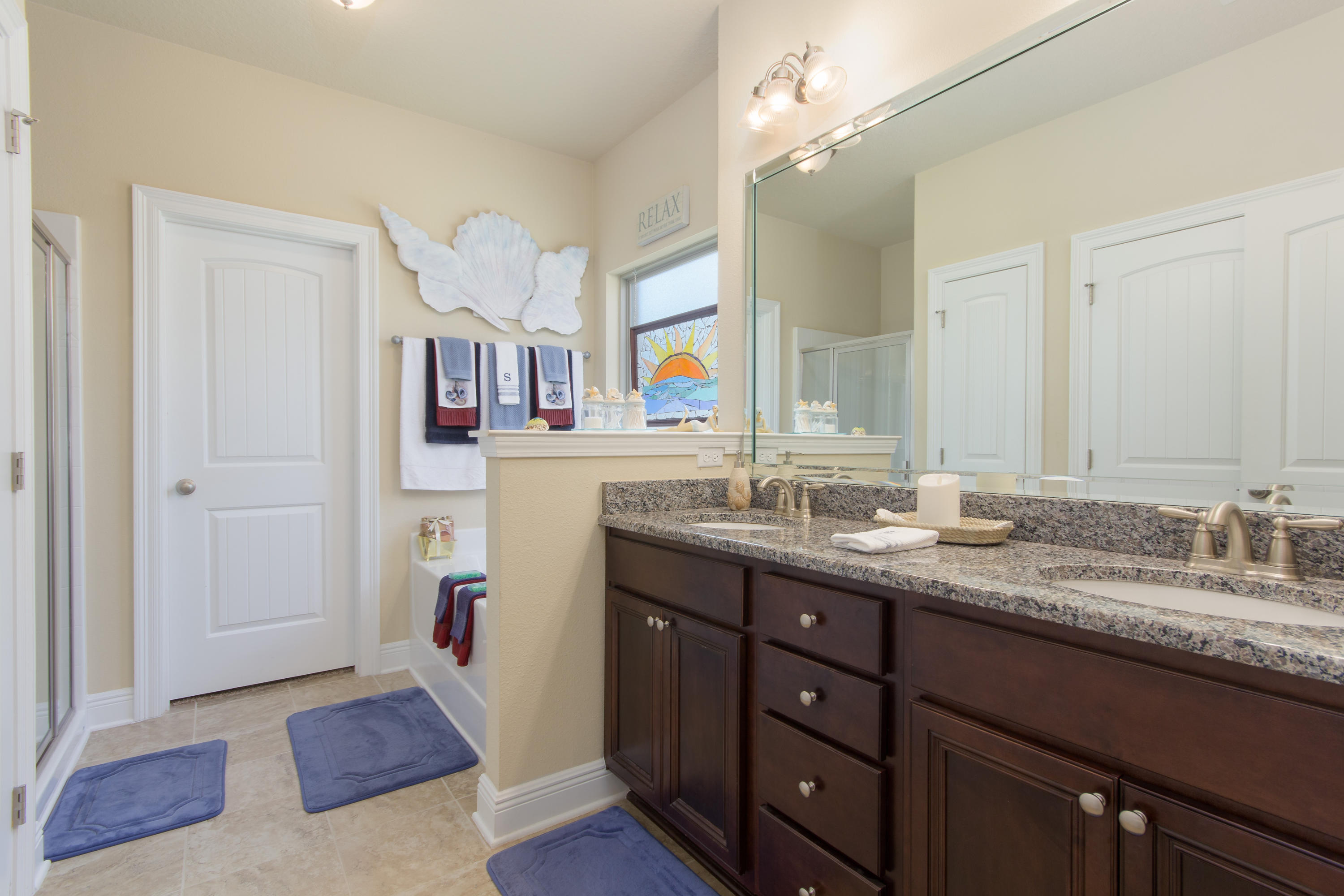 WHISPERING LAKE - Residential