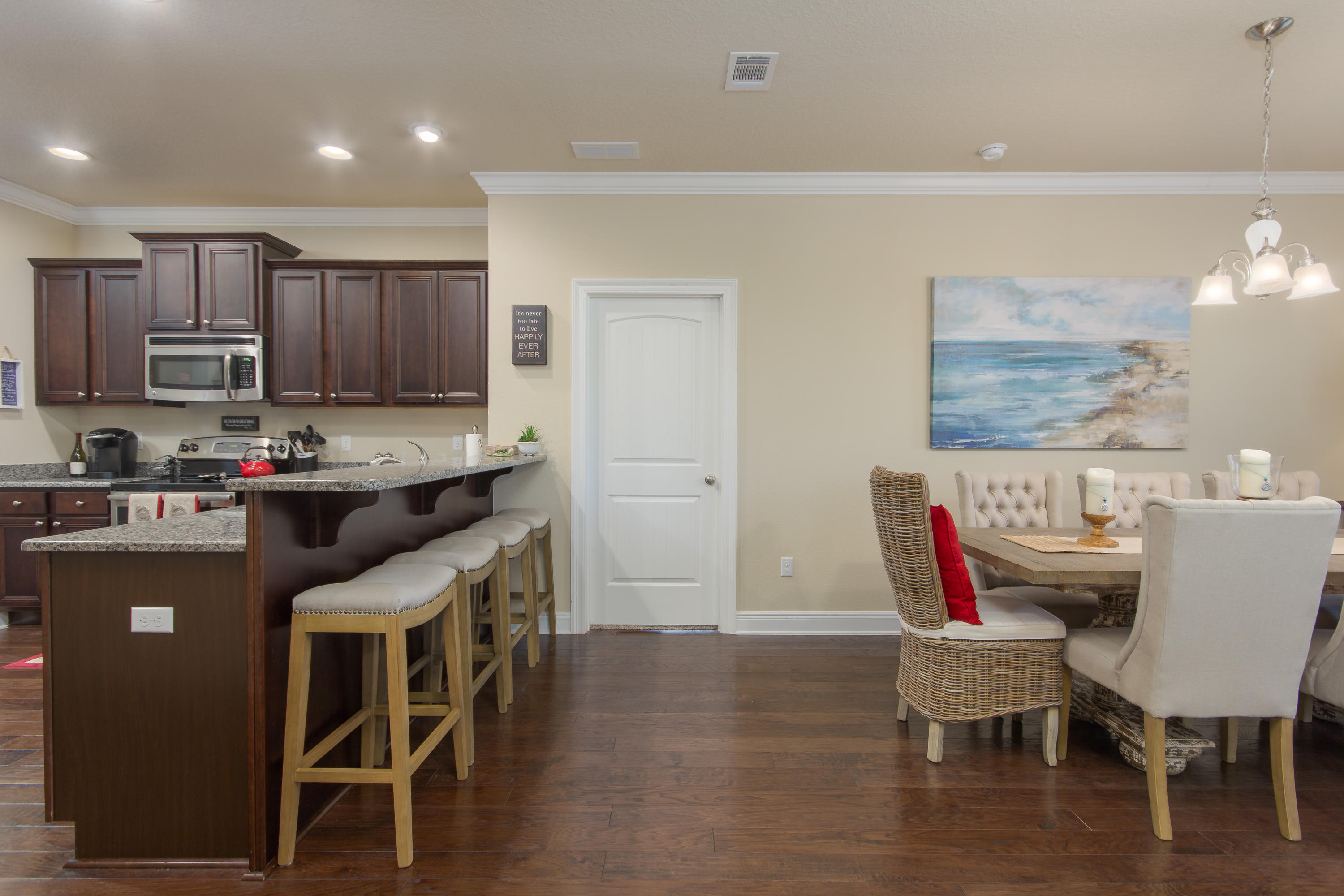 WHISPERING LAKE - Residential