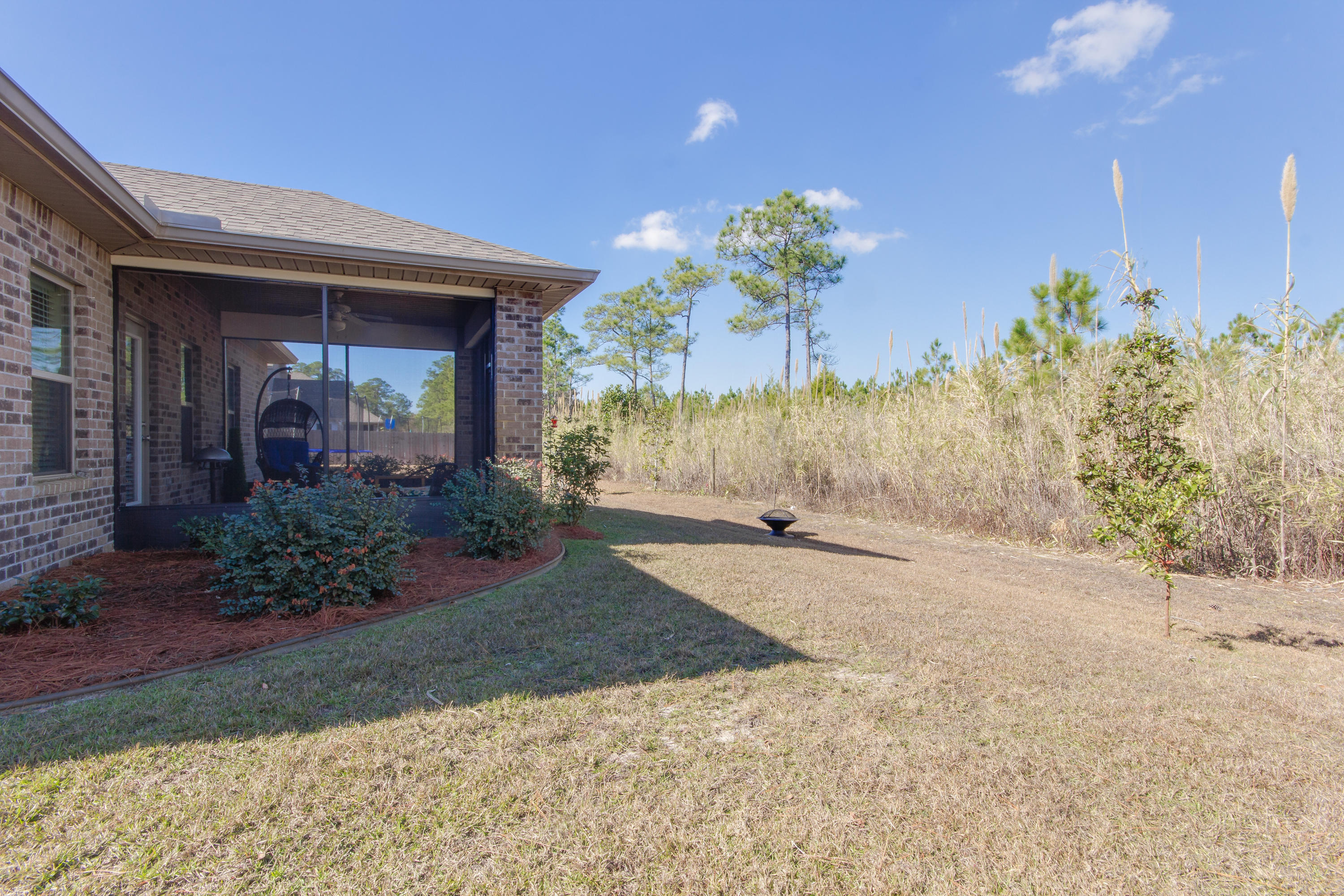 WHISPERING LAKE - Residential