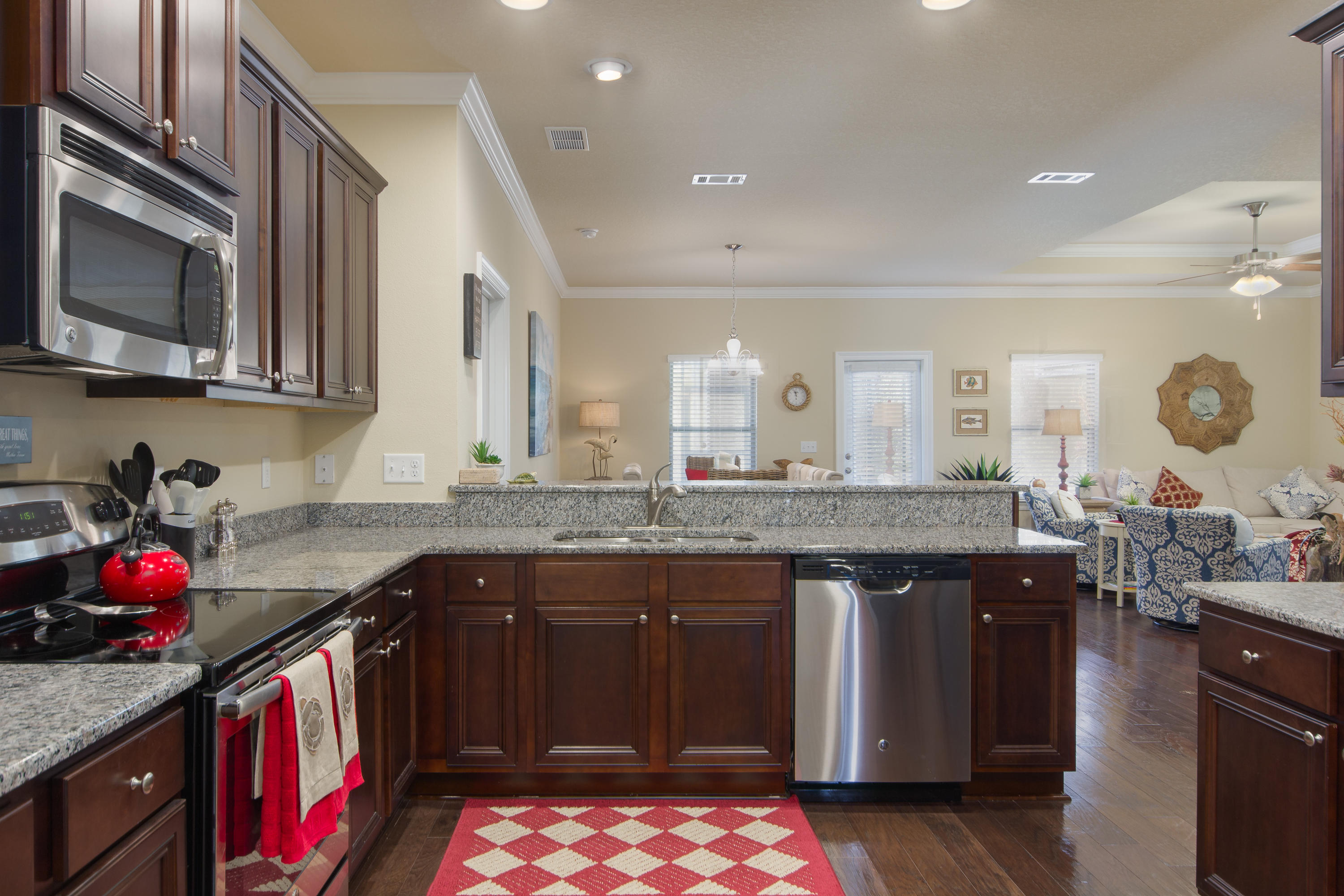 WHISPERING LAKE - Residential