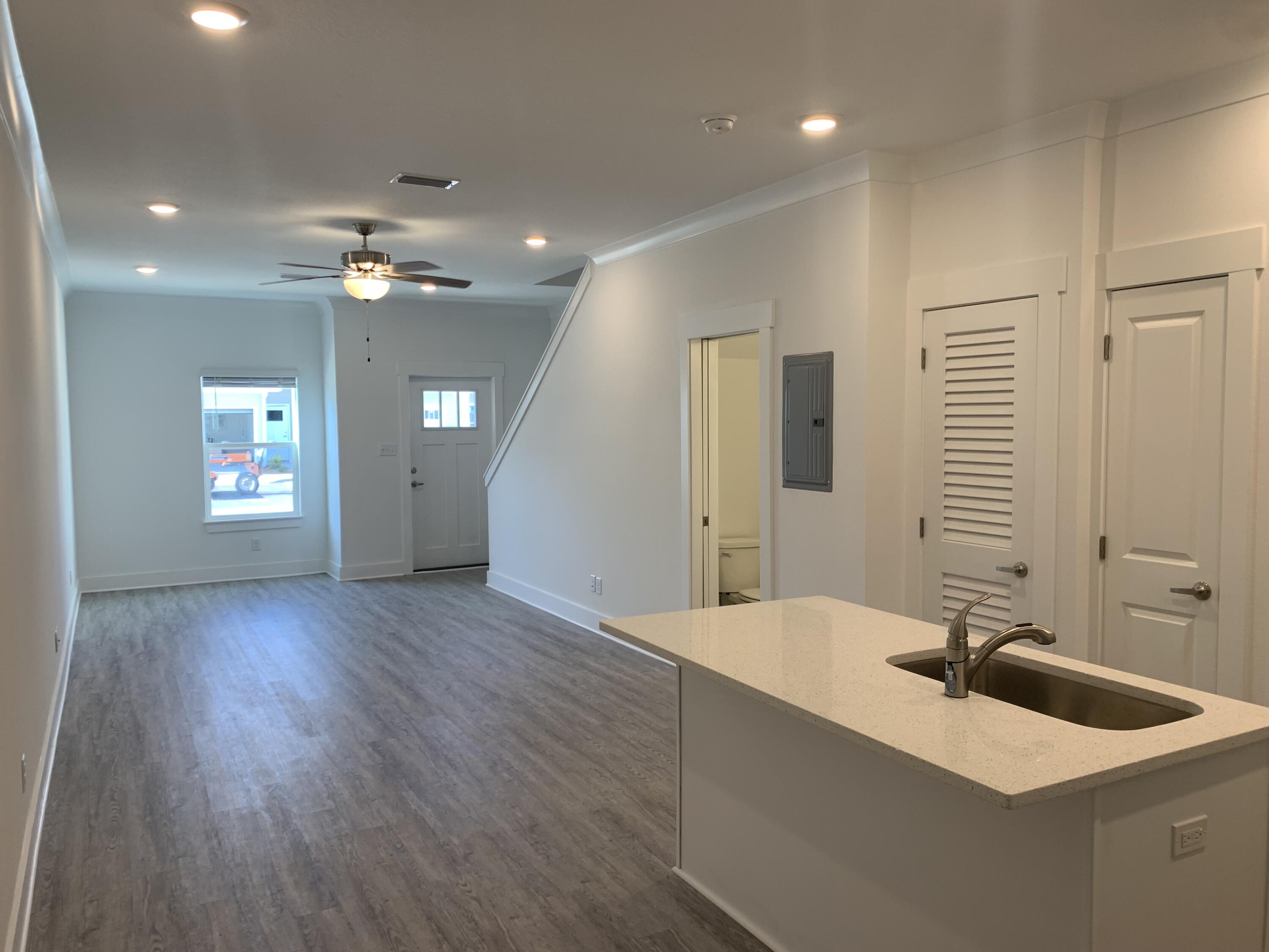 VERANDAS AT FREEPORT - Residential Lease