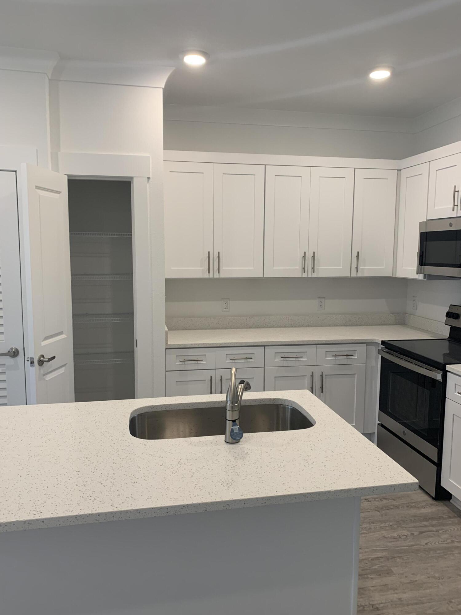 VERANDAS AT FREEPORT - Residential Lease