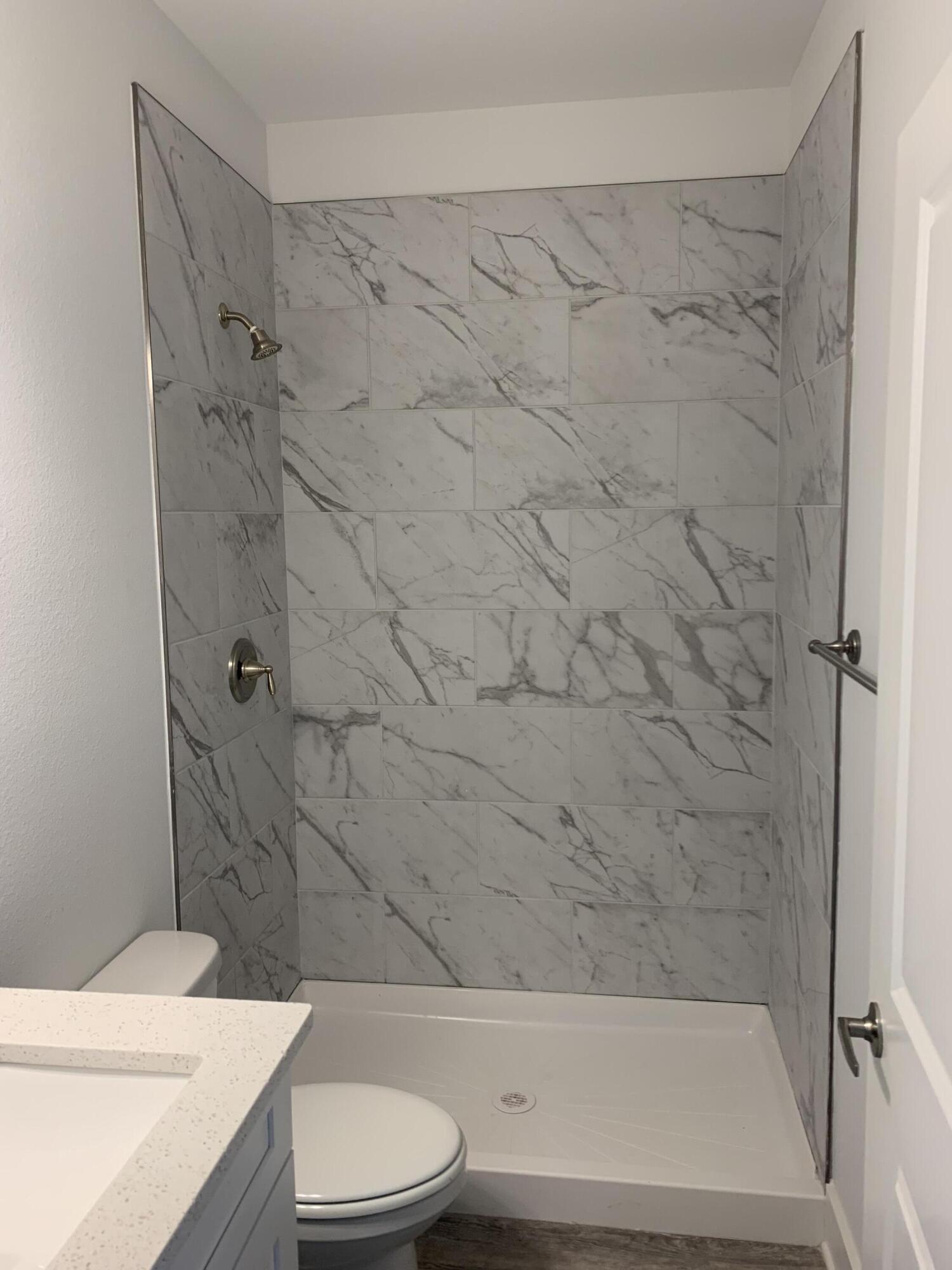 VERANDAS AT FREEPORT - Residential Lease