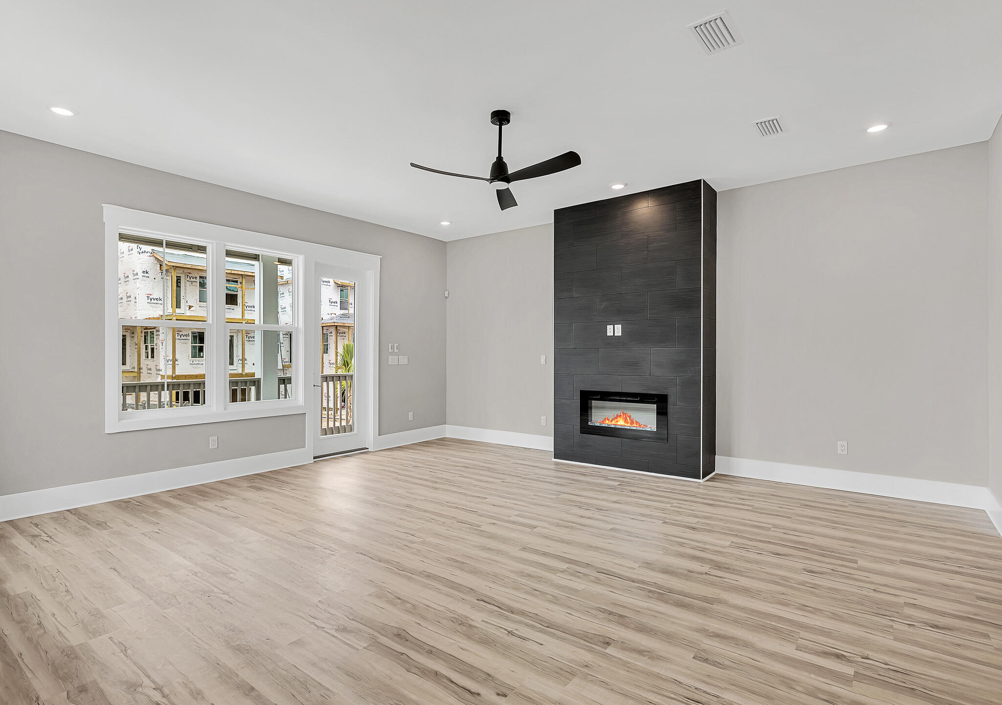 TWIN PALMS - Residential