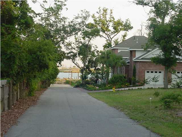 PIRATES LANDING - Land