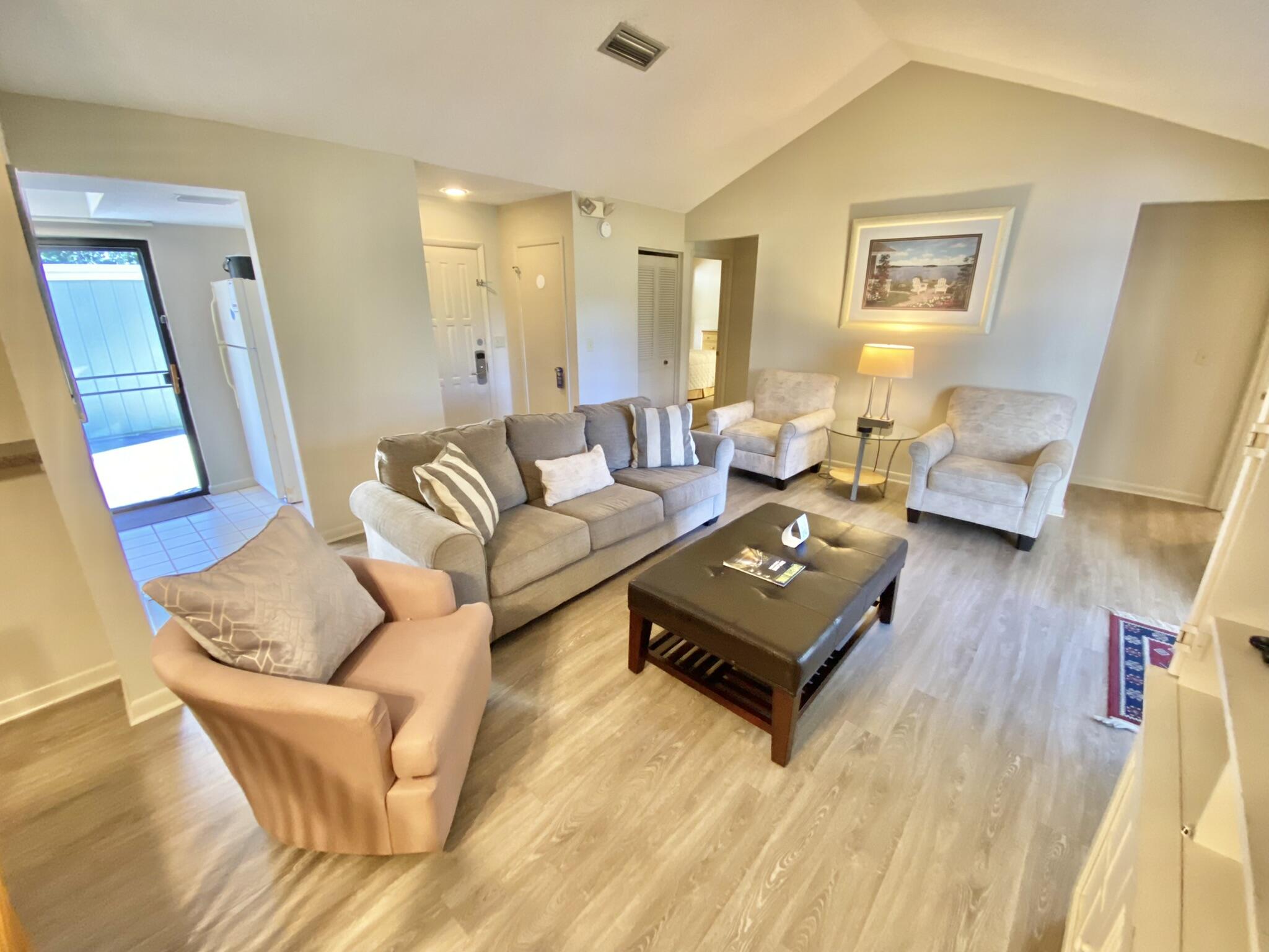 LINKSIDE VILLAGE UNIT 1 - Residential