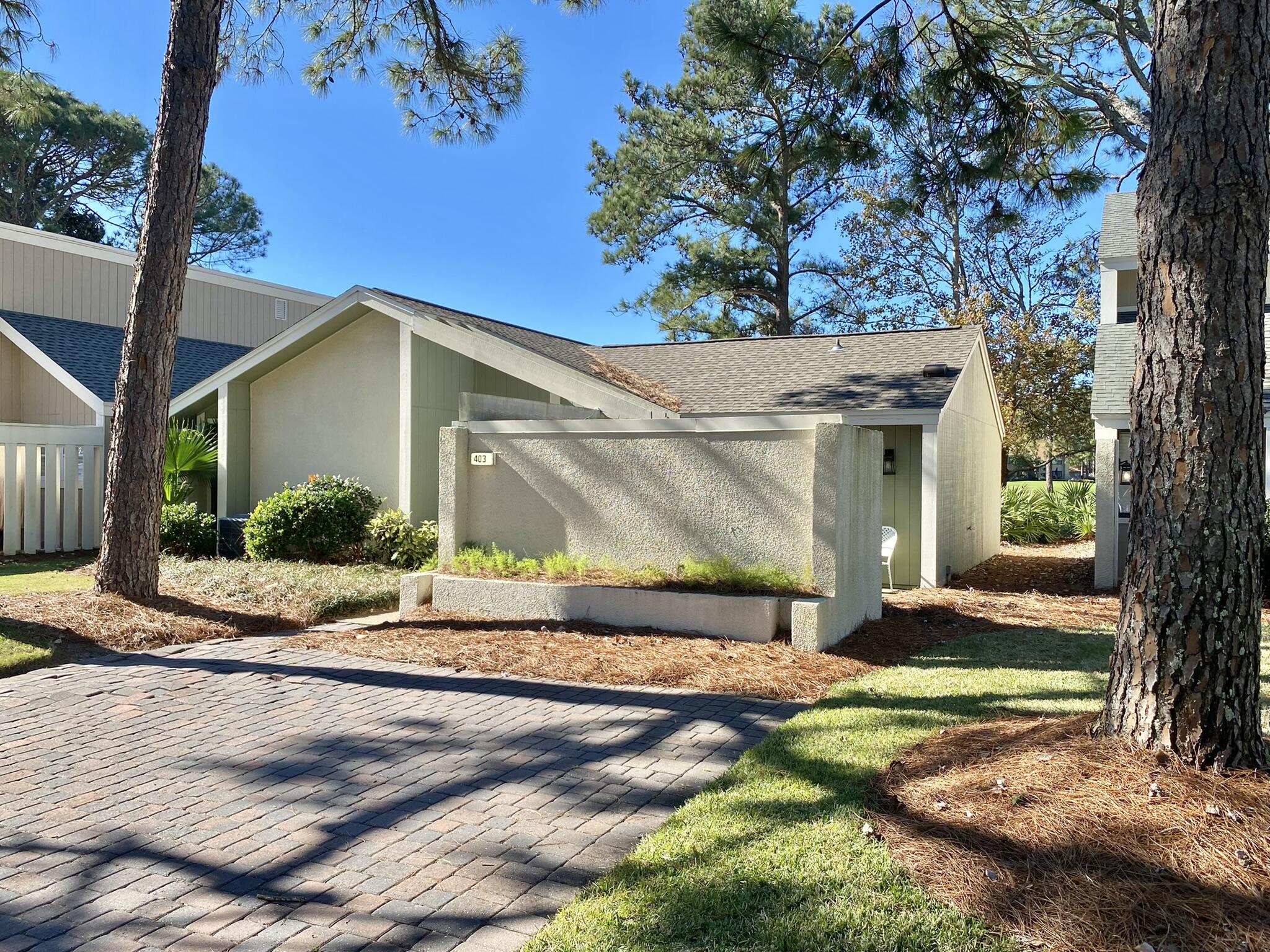 LINKSIDE VILLAGE UNIT 1 - Residential