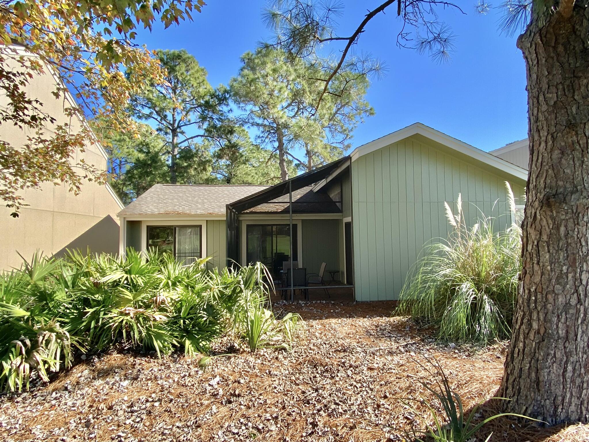 LINKSIDE VILLAGE UNIT 1 - Residential