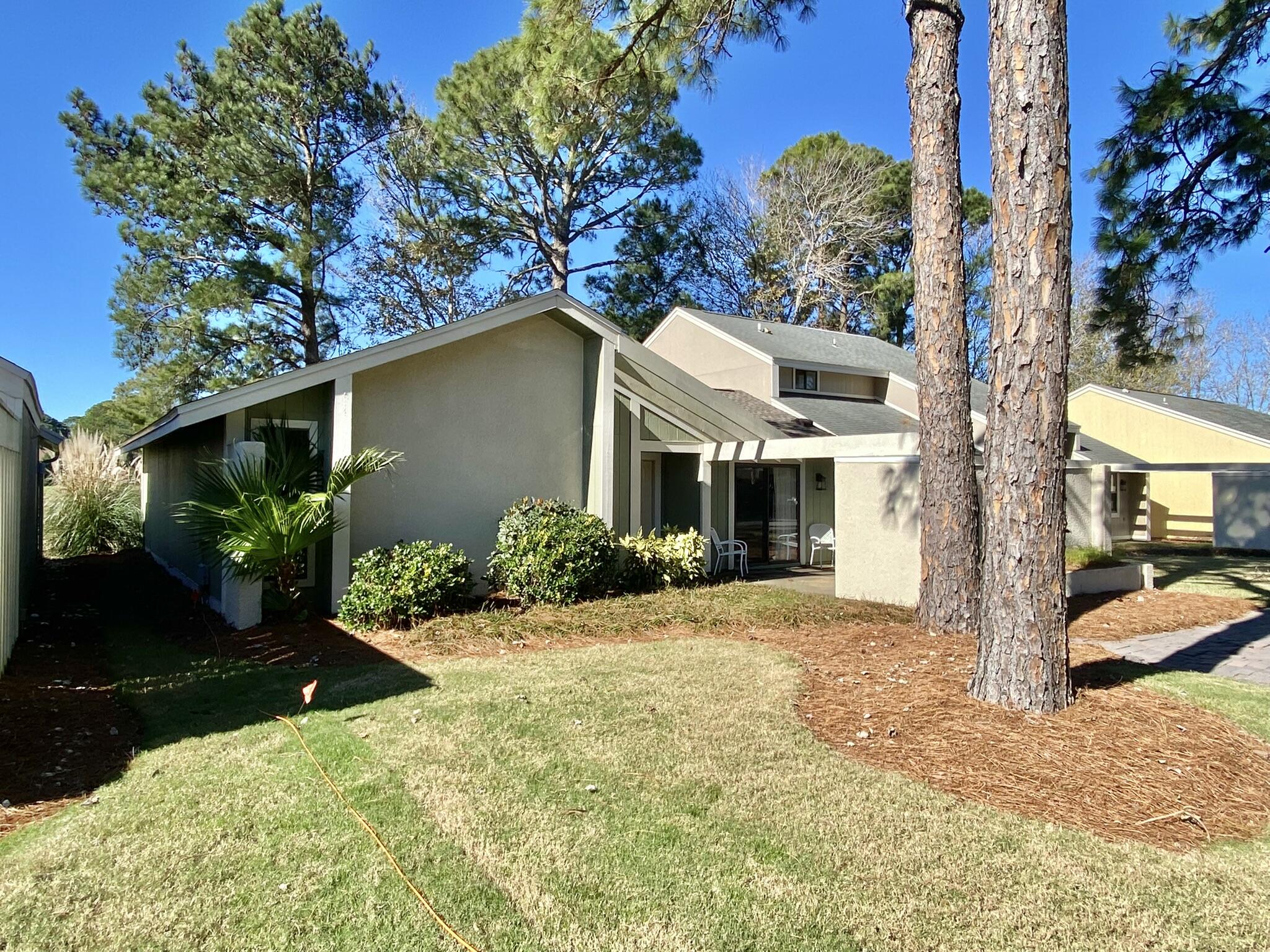 LINKSIDE VILLAGE UNIT 1 - Residential