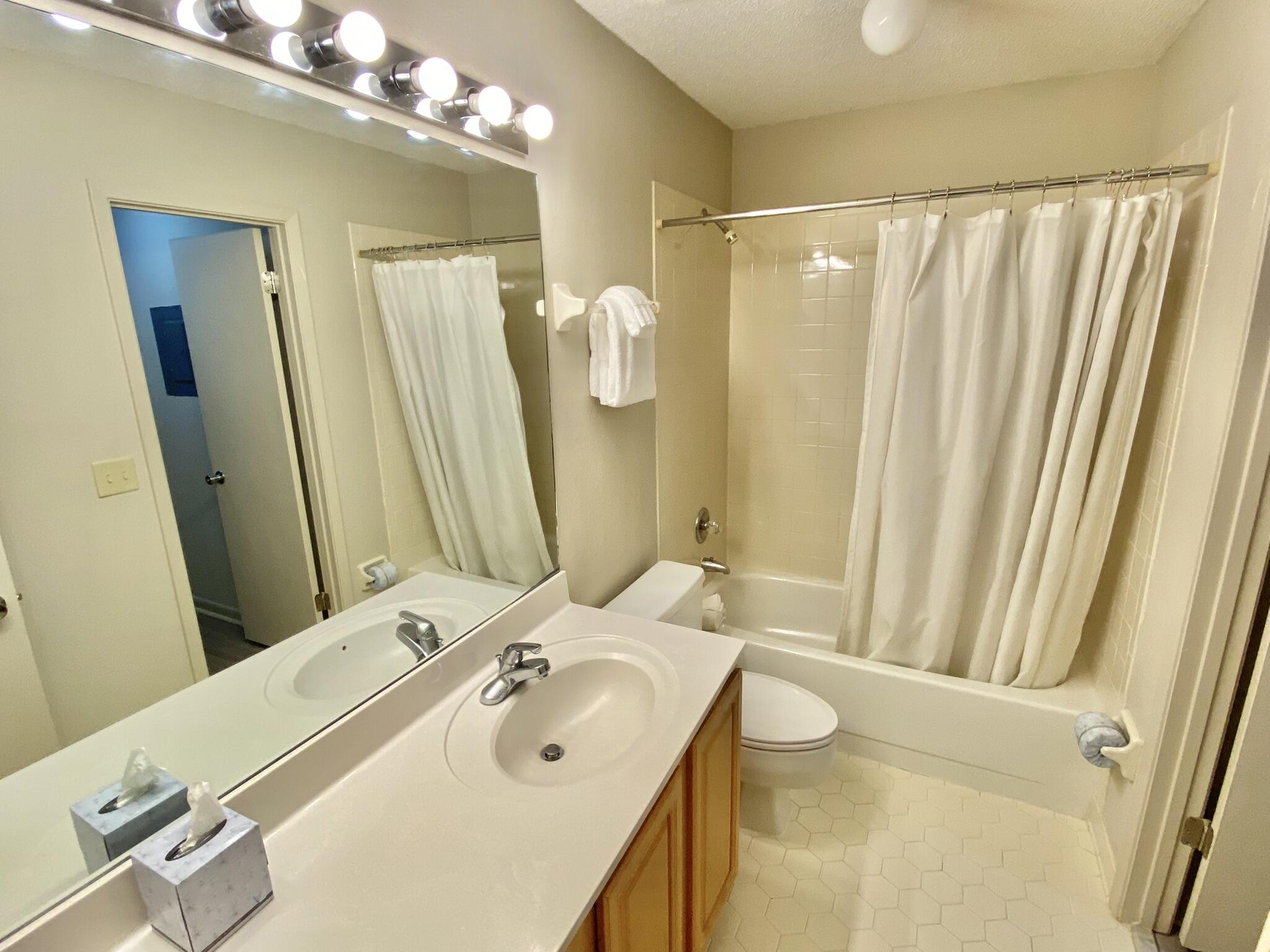 LINKSIDE VILLAGE UNIT 1 - Residential