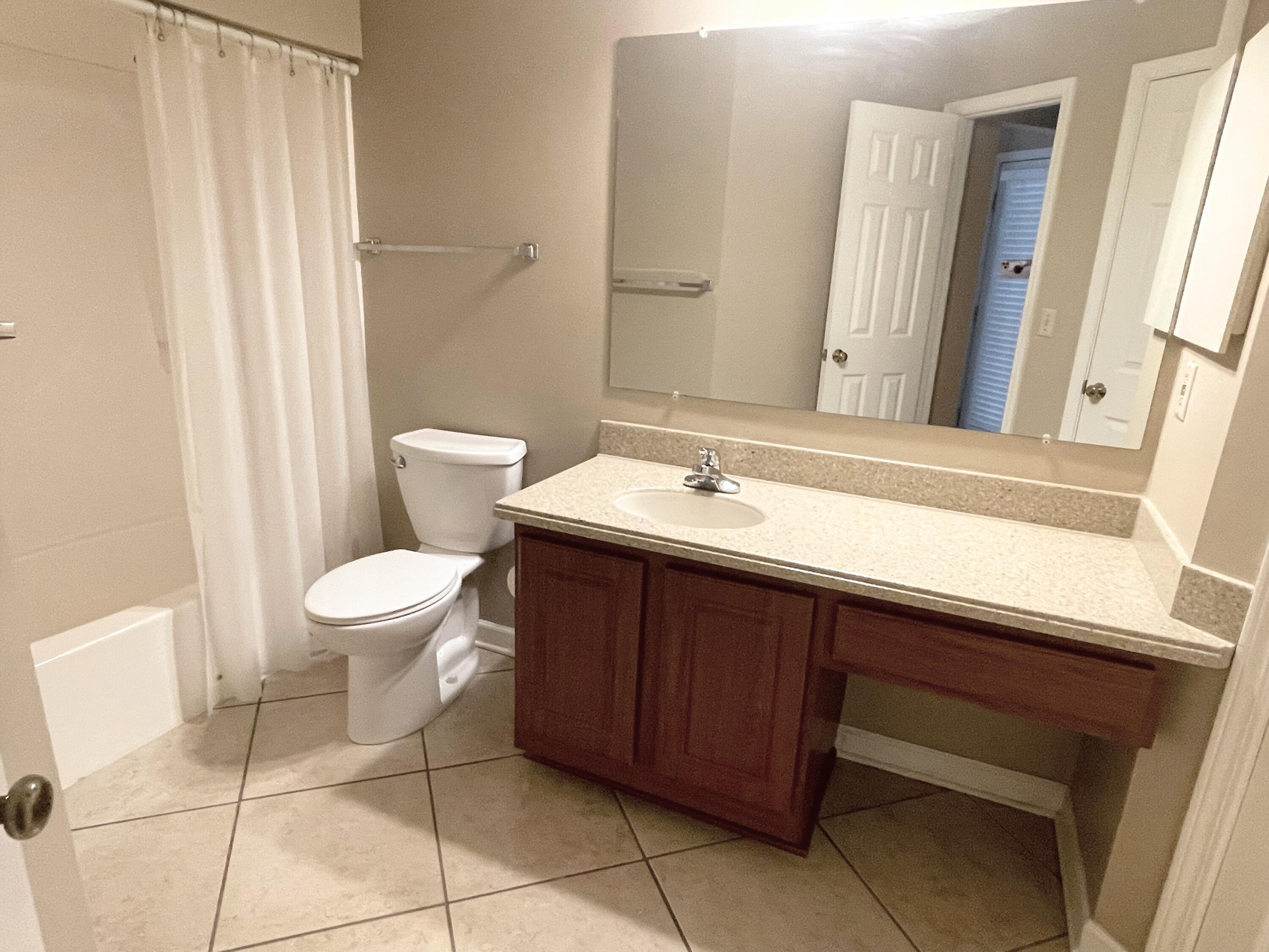 Lakeside Condo B/B - Residential