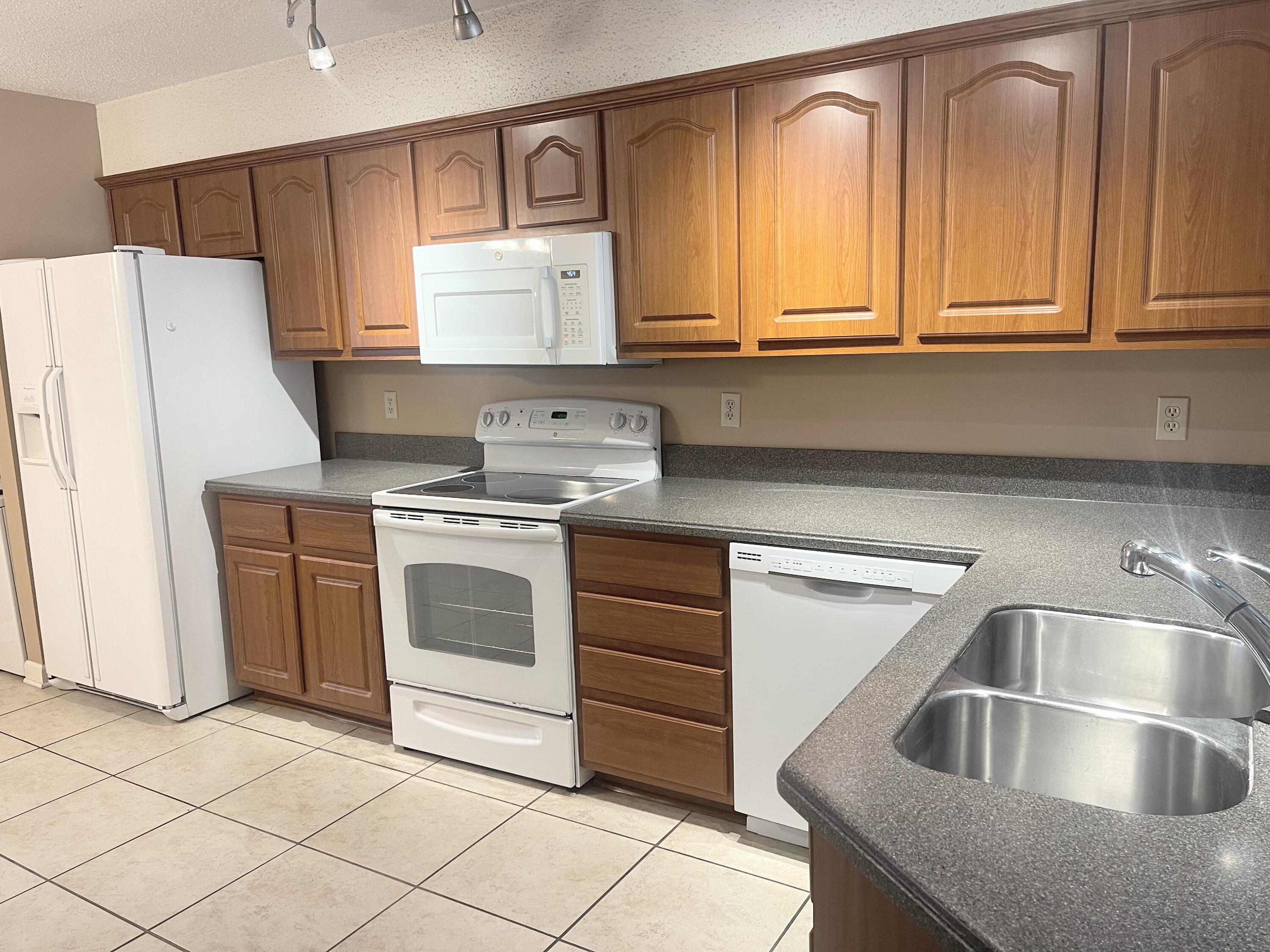 Lakeside Condo B/B - Residential