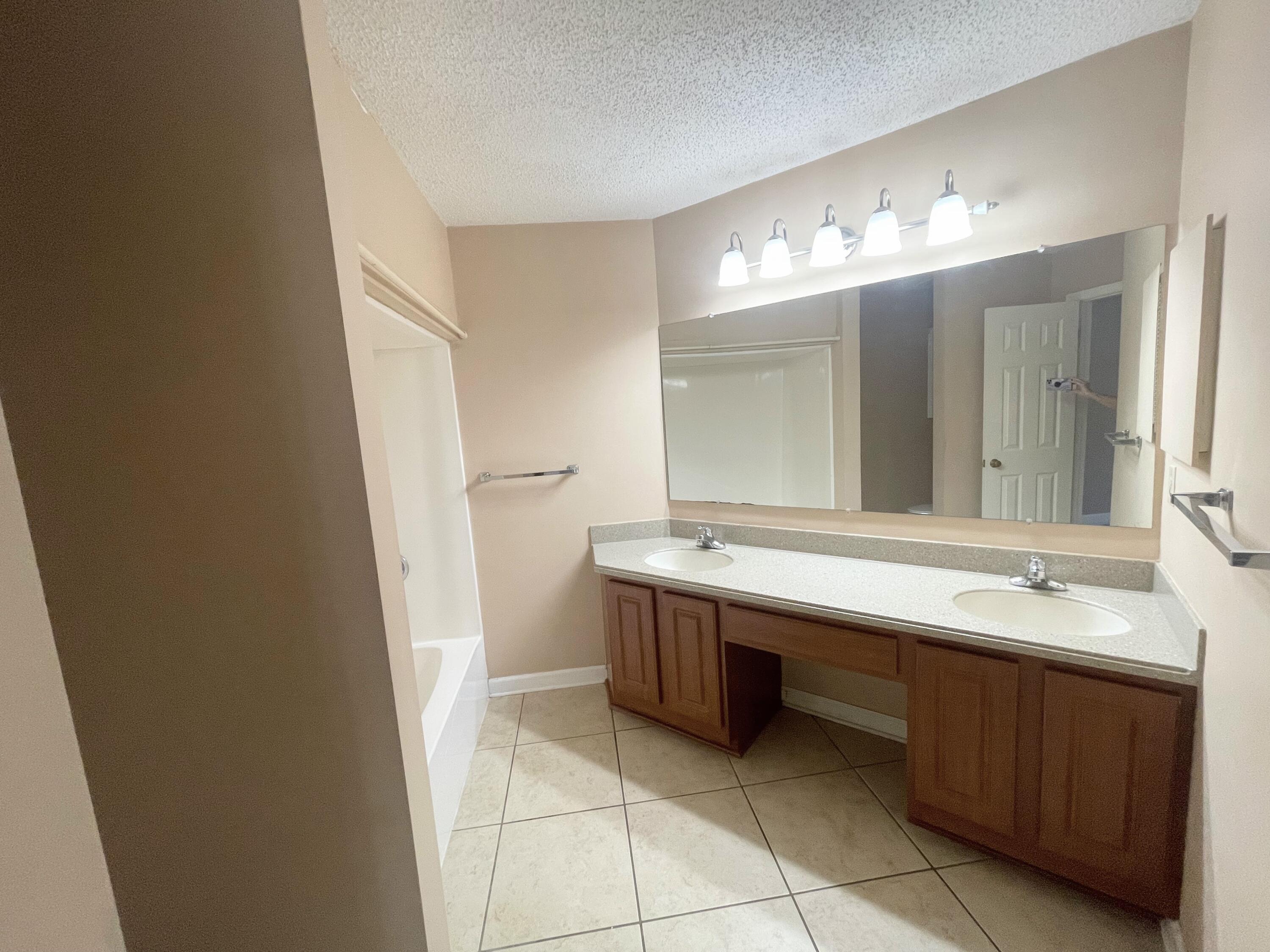 Lakeside Condo B/B - Residential