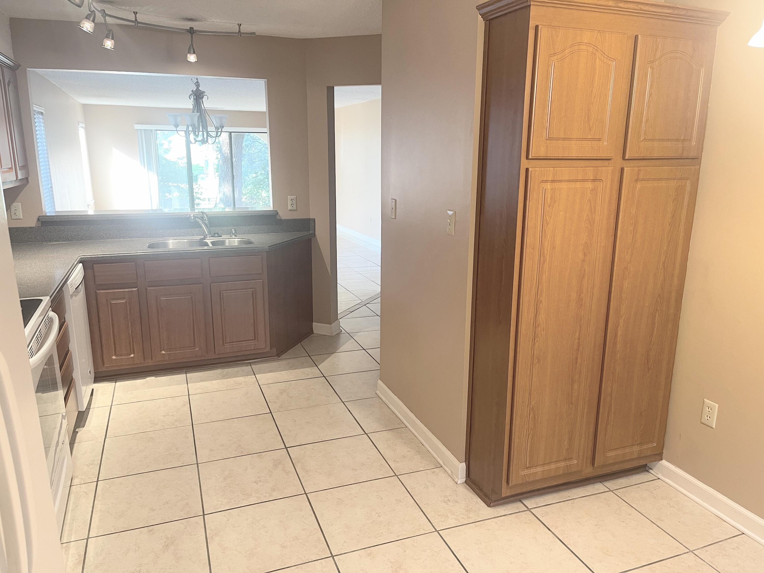 Lakeside Condo B/B - Residential