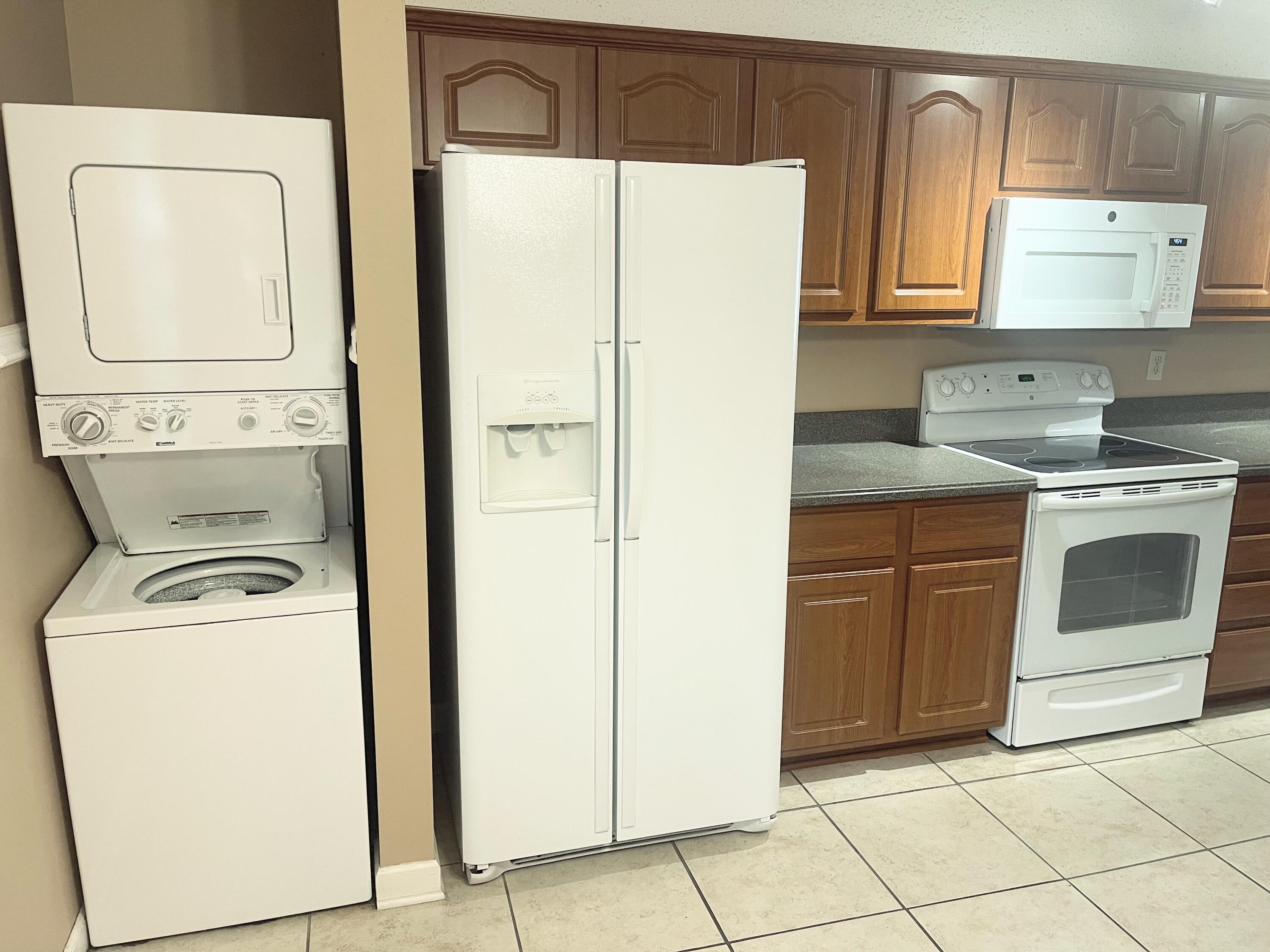 Lakeside Condo B/B - Residential