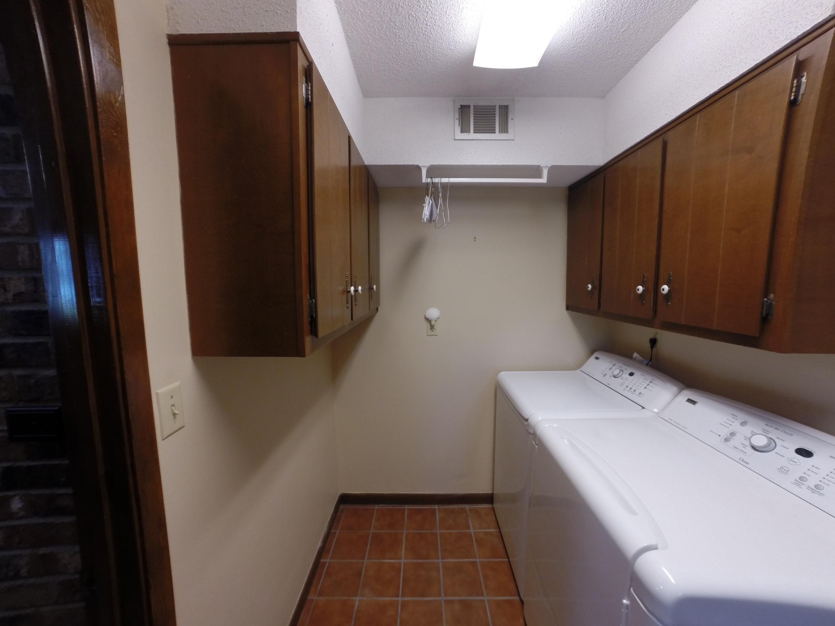 VALPARAISO P/C 6 LOTS 6 7 20 21 BLK 32 & PART VINE AVE ADJ SAID LOTS - Residential