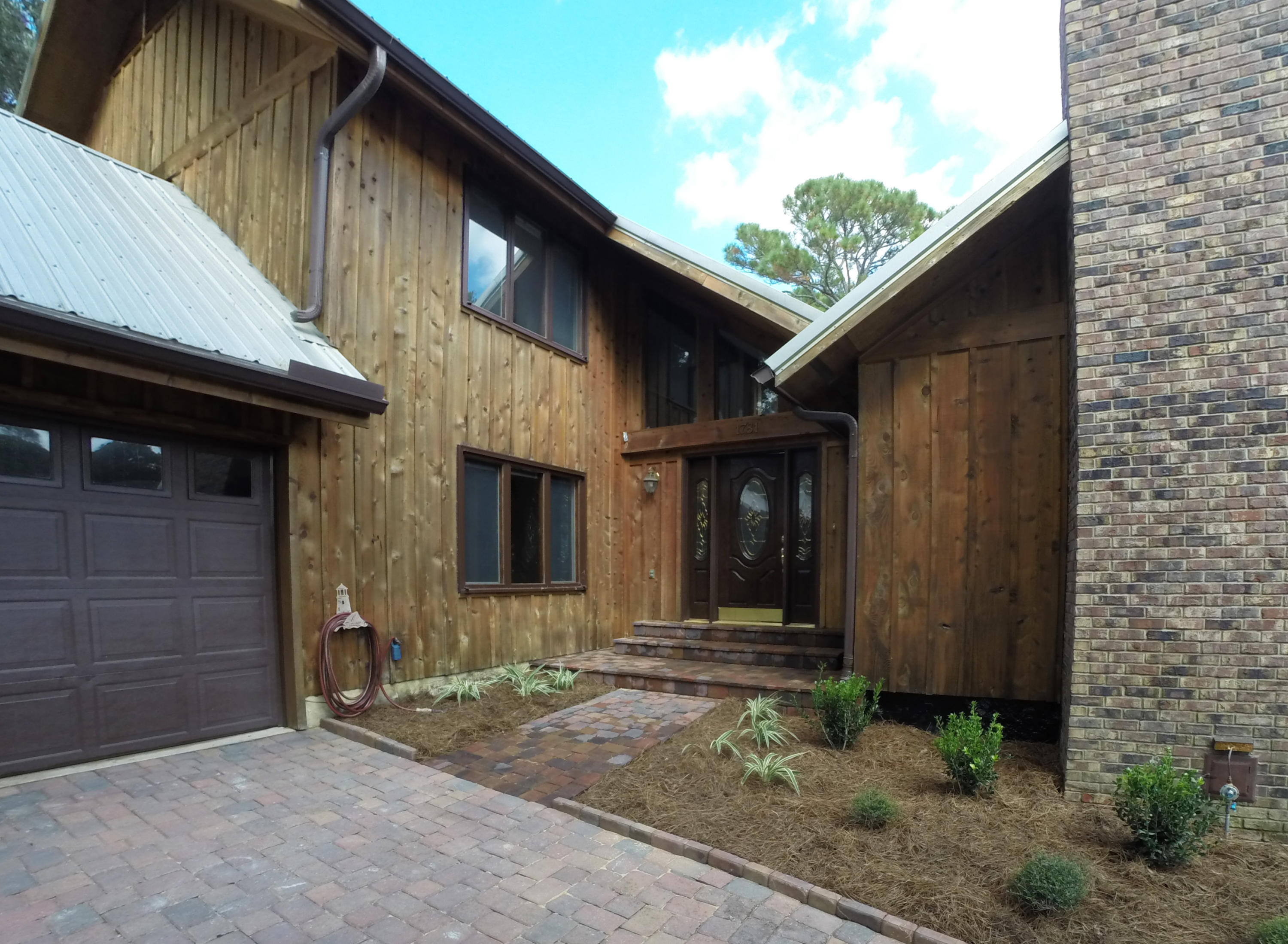 VALPARAISO P/C 6 LOTS 6 7 20 21 BLK 32 & PART VINE AVE ADJ SAID LOTS - Residential