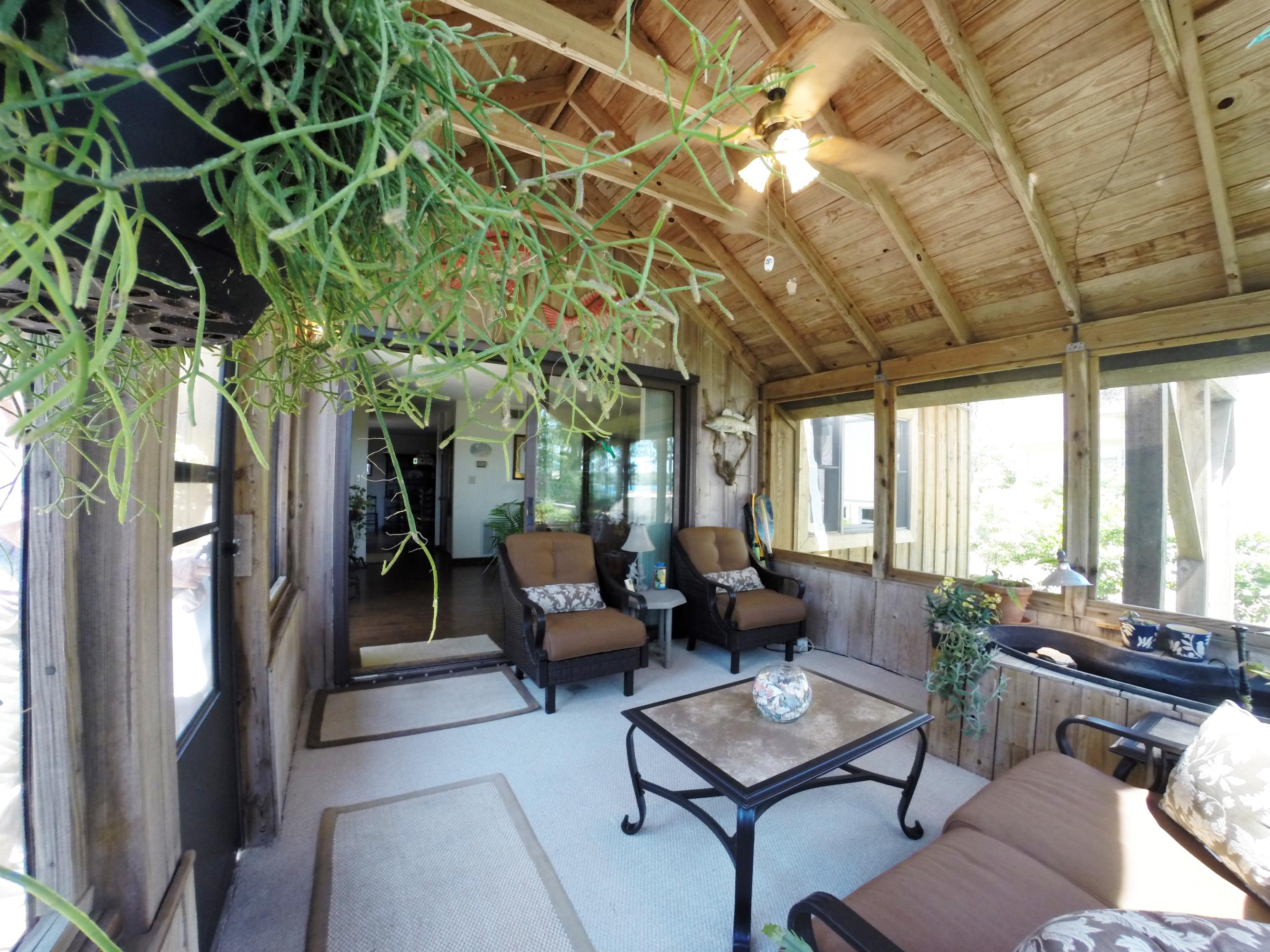 VALPARAISO P/C 6 LOTS 6 7 20 21 BLK 32 & PART VINE AVE ADJ SAID LOTS - Residential