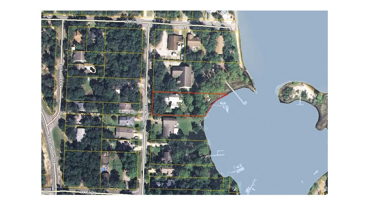 VALPARAISO P/C 6 LOTS 6 7 20 21 BLK 32 & PART VINE AVE ADJ SAID LOTS - Residential