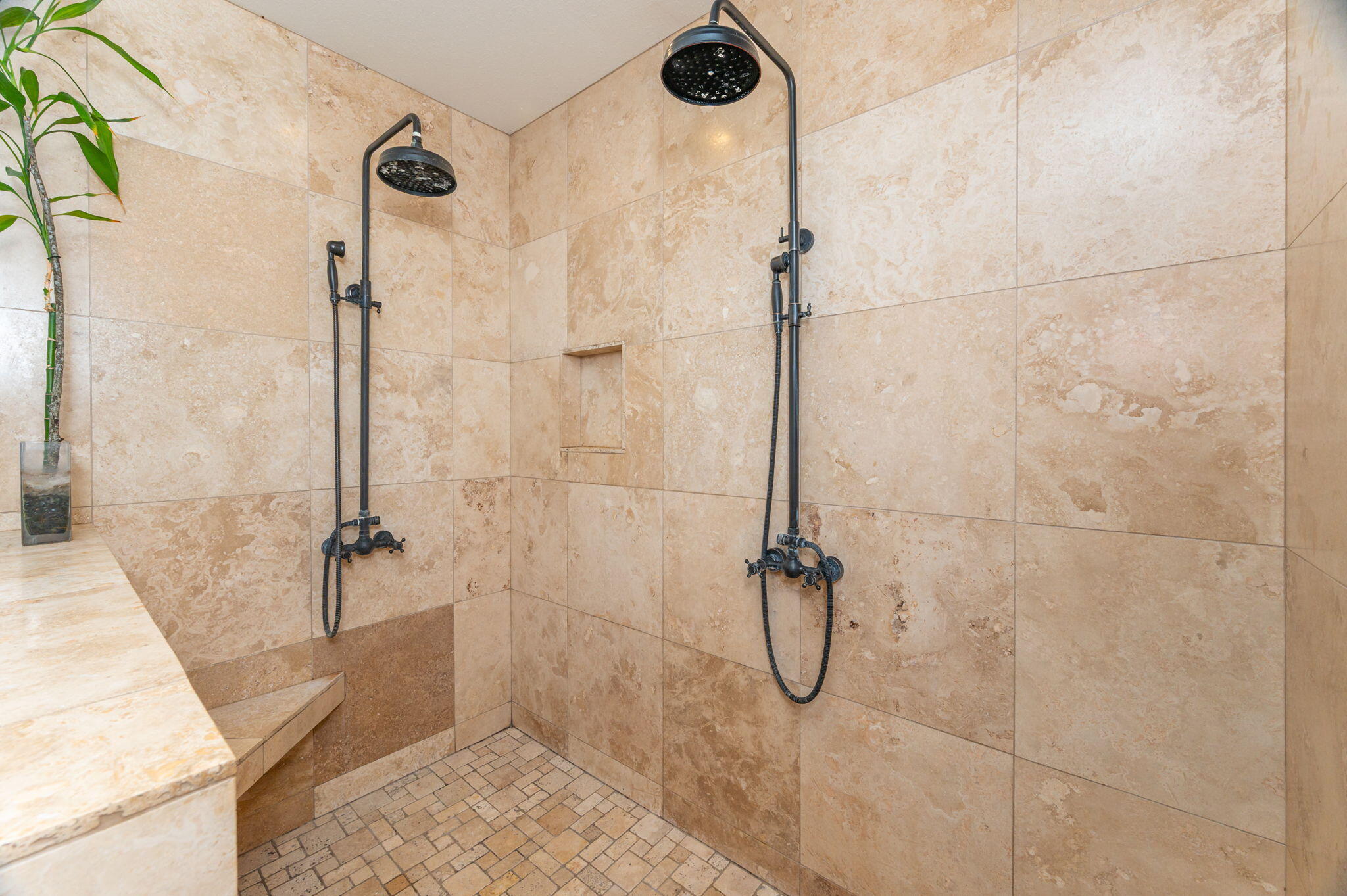 OAKDALE M/F N95 FT OF W1/2 LOT 4 BLK 3 - Residential