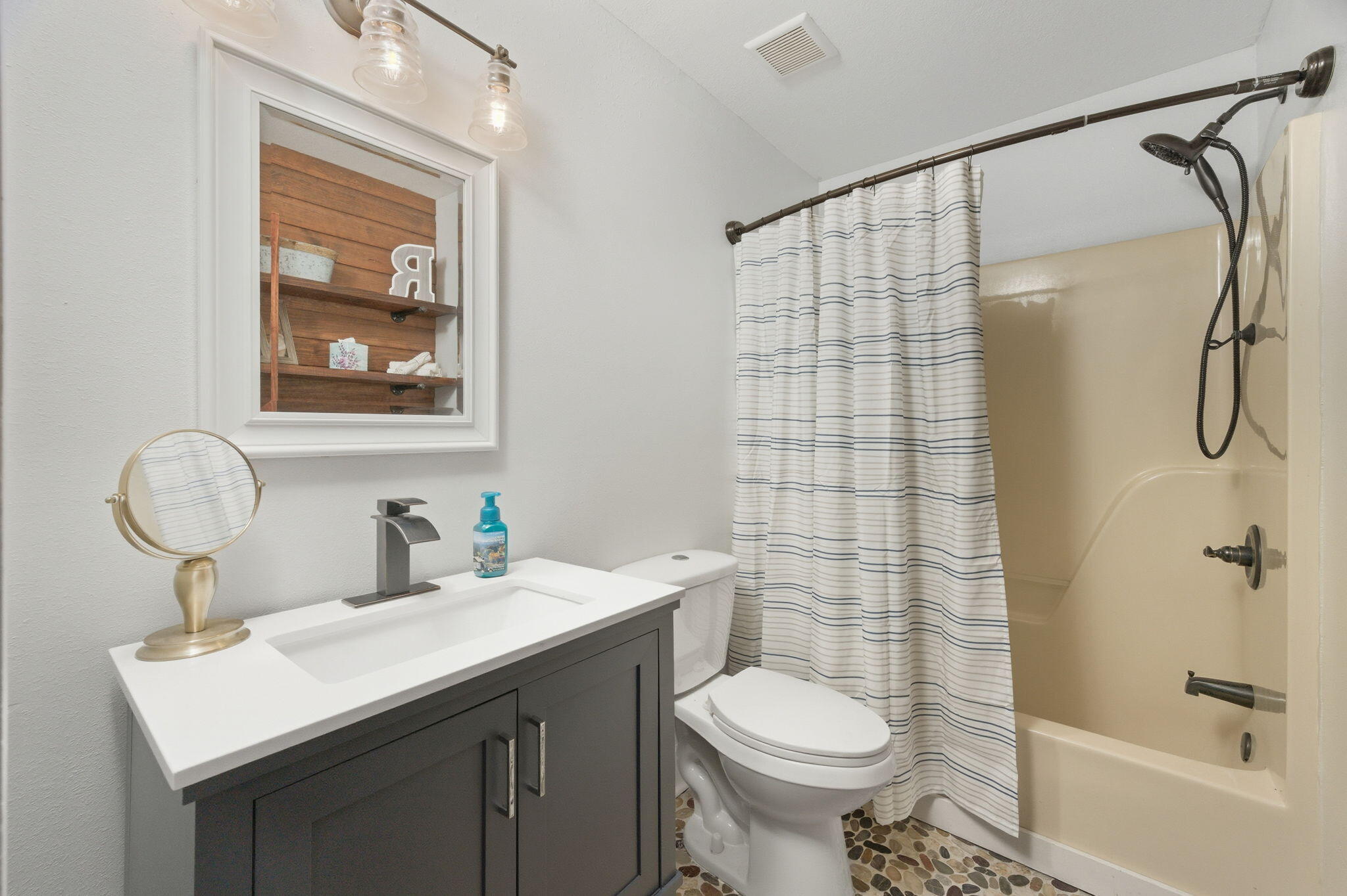 OAKDALE M/F N95 FT OF W1/2 LOT 4 BLK 3 - Residential