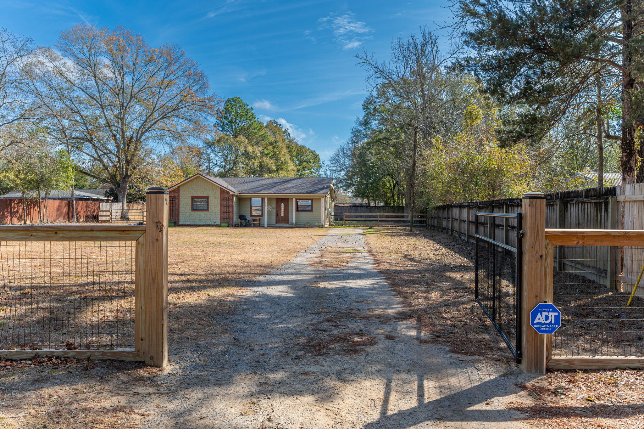 OAKDALE M/F N95 FT OF W1/2 LOT 4 BLK 3 - Residential