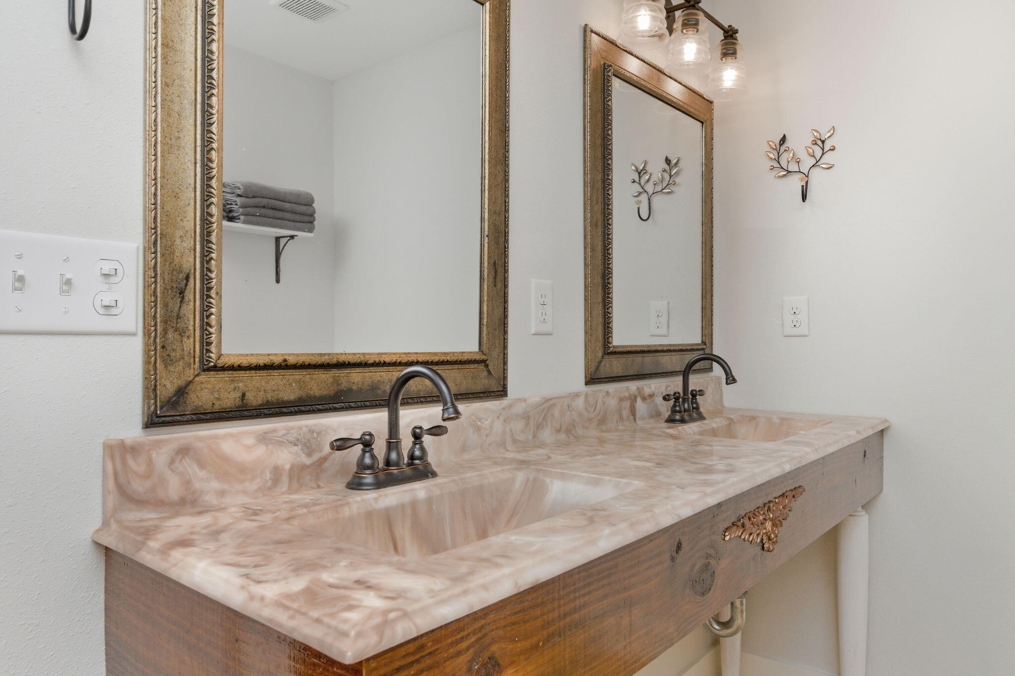 OAKDALE M/F N95 FT OF W1/2 LOT 4 BLK 3 - Residential