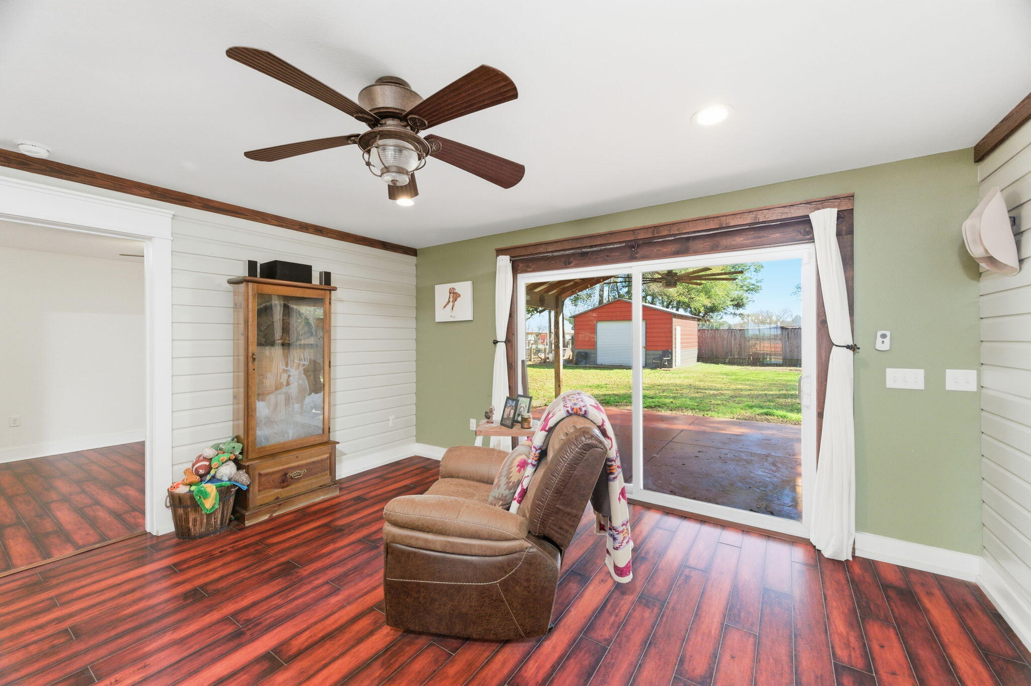 OAKDALE M/F N95 FT OF W1/2 LOT 4 BLK 3 - Residential