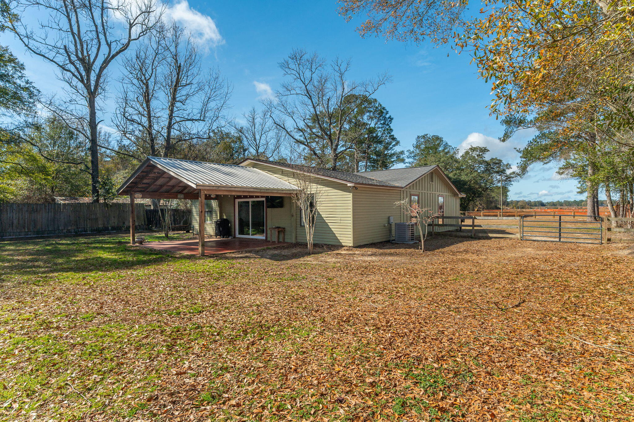 OAKDALE M/F N95 FT OF W1/2 LOT 4 BLK 3 - Residential