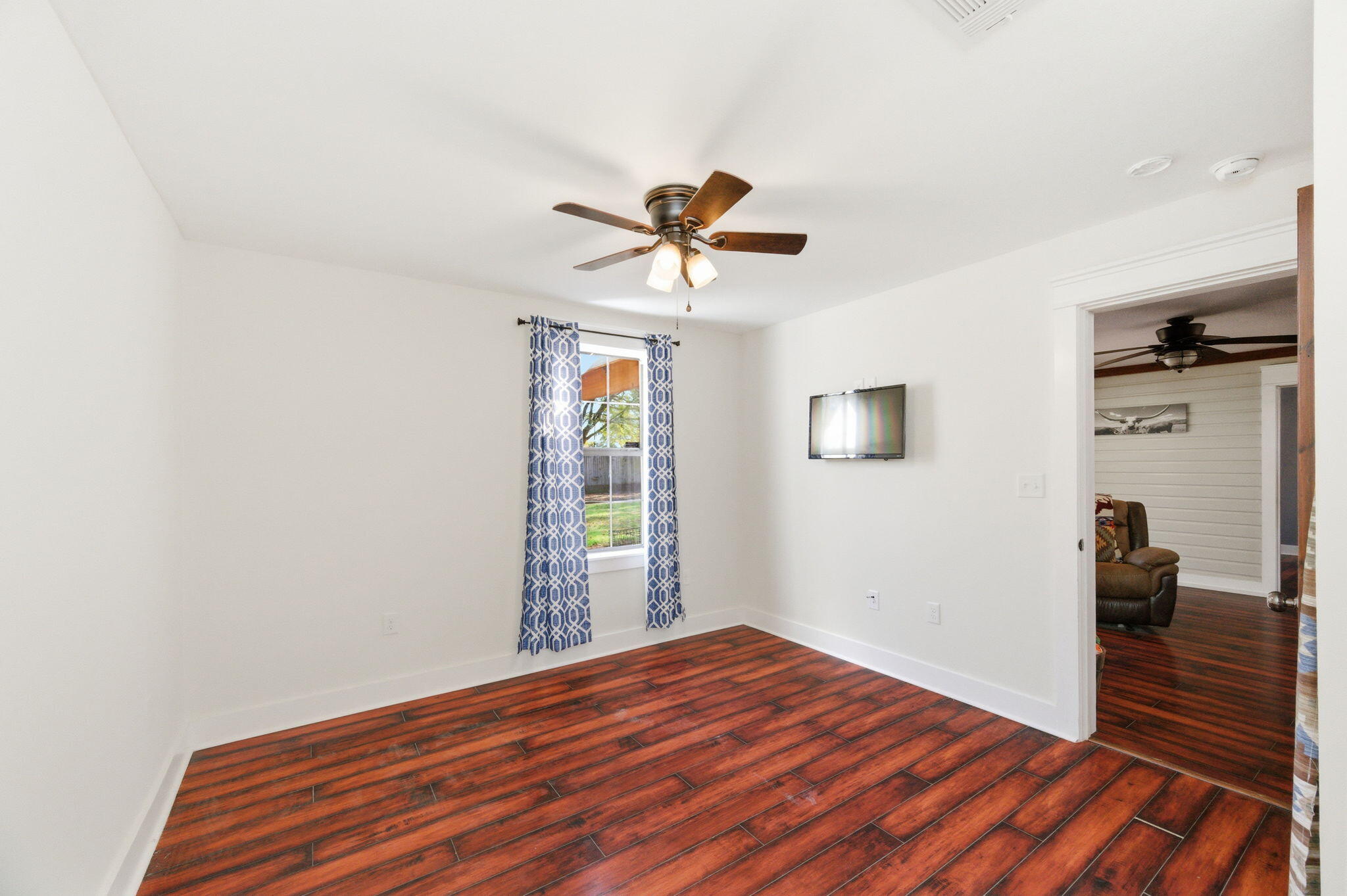 OAKDALE M/F N95 FT OF W1/2 LOT 4 BLK 3 - Residential