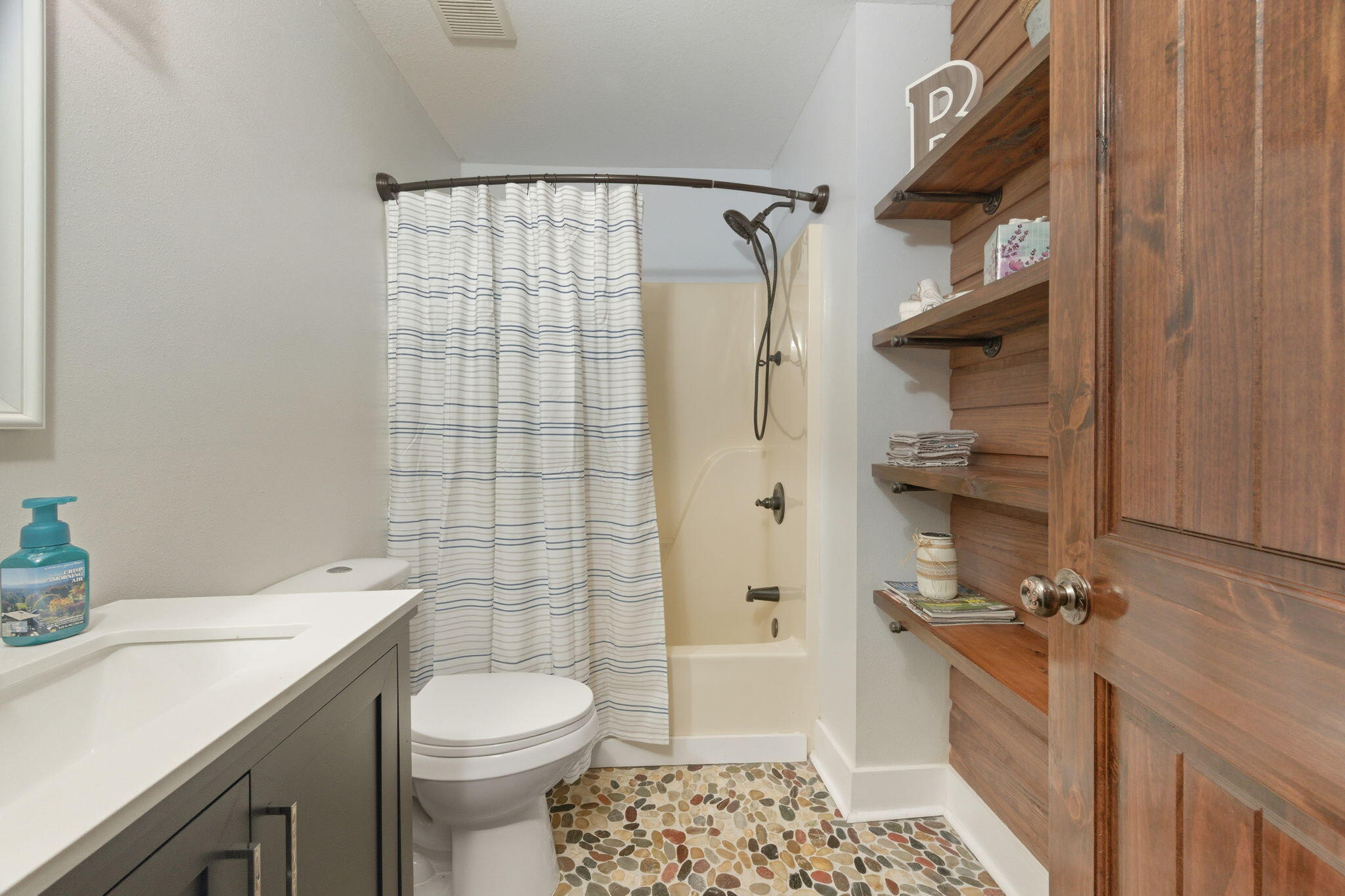 OAKDALE M/F N95 FT OF W1/2 LOT 4 BLK 3 - Residential