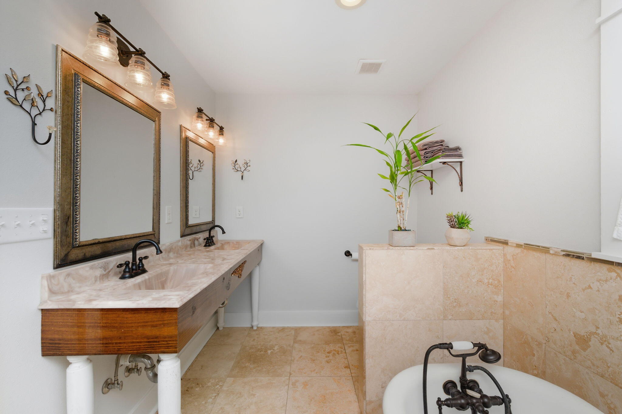 OAKDALE M/F N95 FT OF W1/2 LOT 4 BLK 3 - Residential