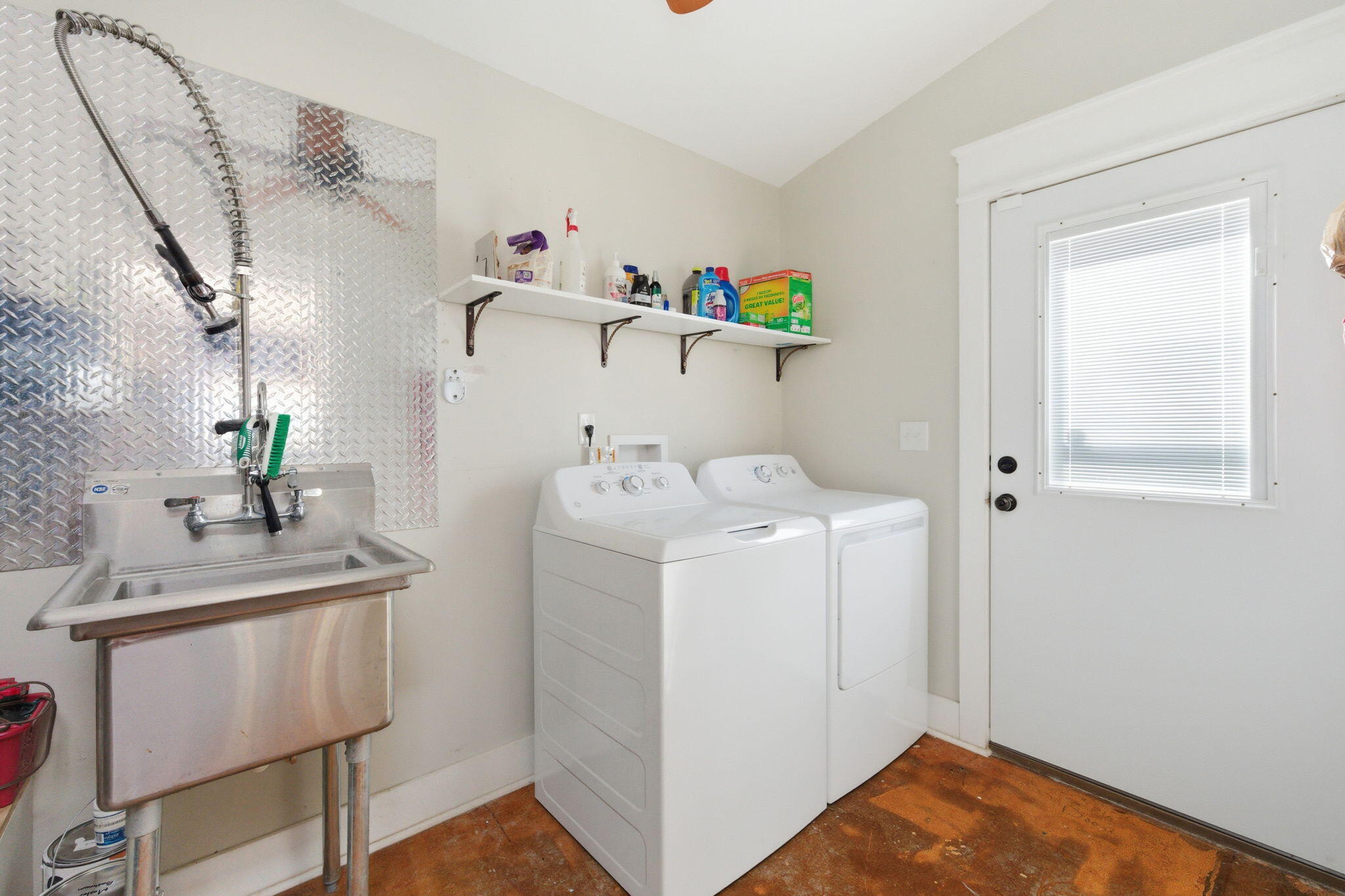 OAKDALE M/F N95 FT OF W1/2 LOT 4 BLK 3 - Residential