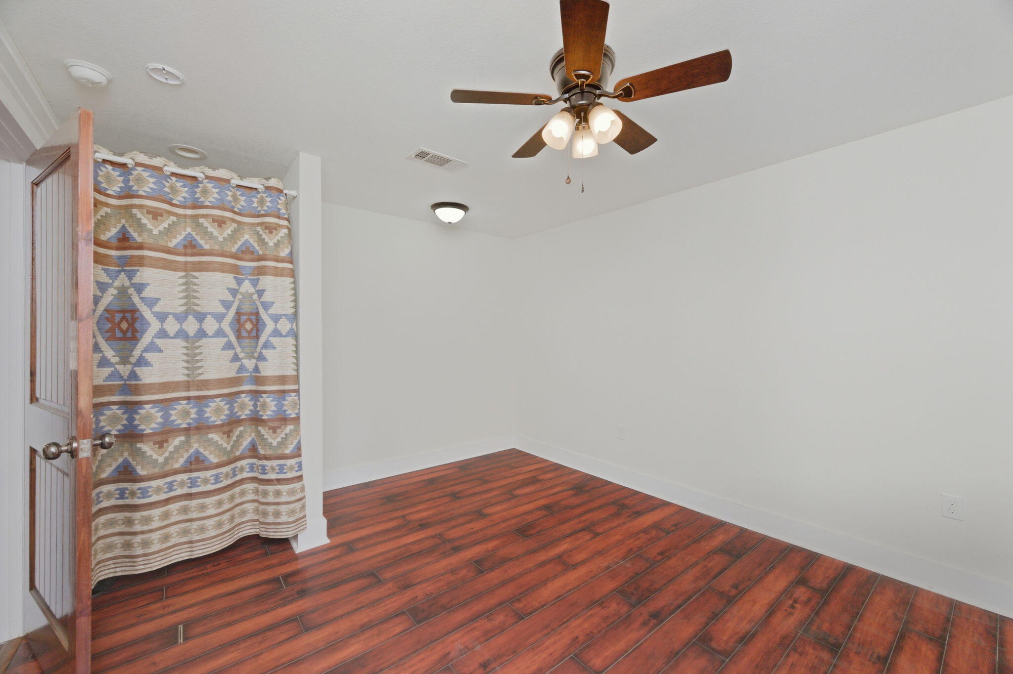 OAKDALE M/F N95 FT OF W1/2 LOT 4 BLK 3 - Residential