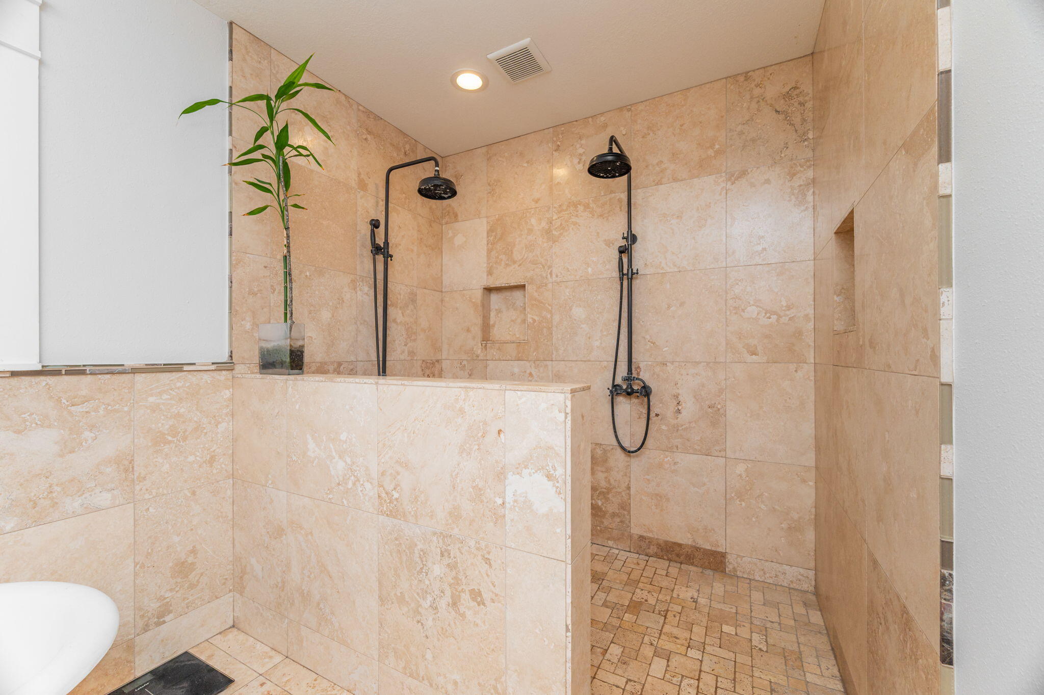 OAKDALE M/F N95 FT OF W1/2 LOT 4 BLK 3 - Residential