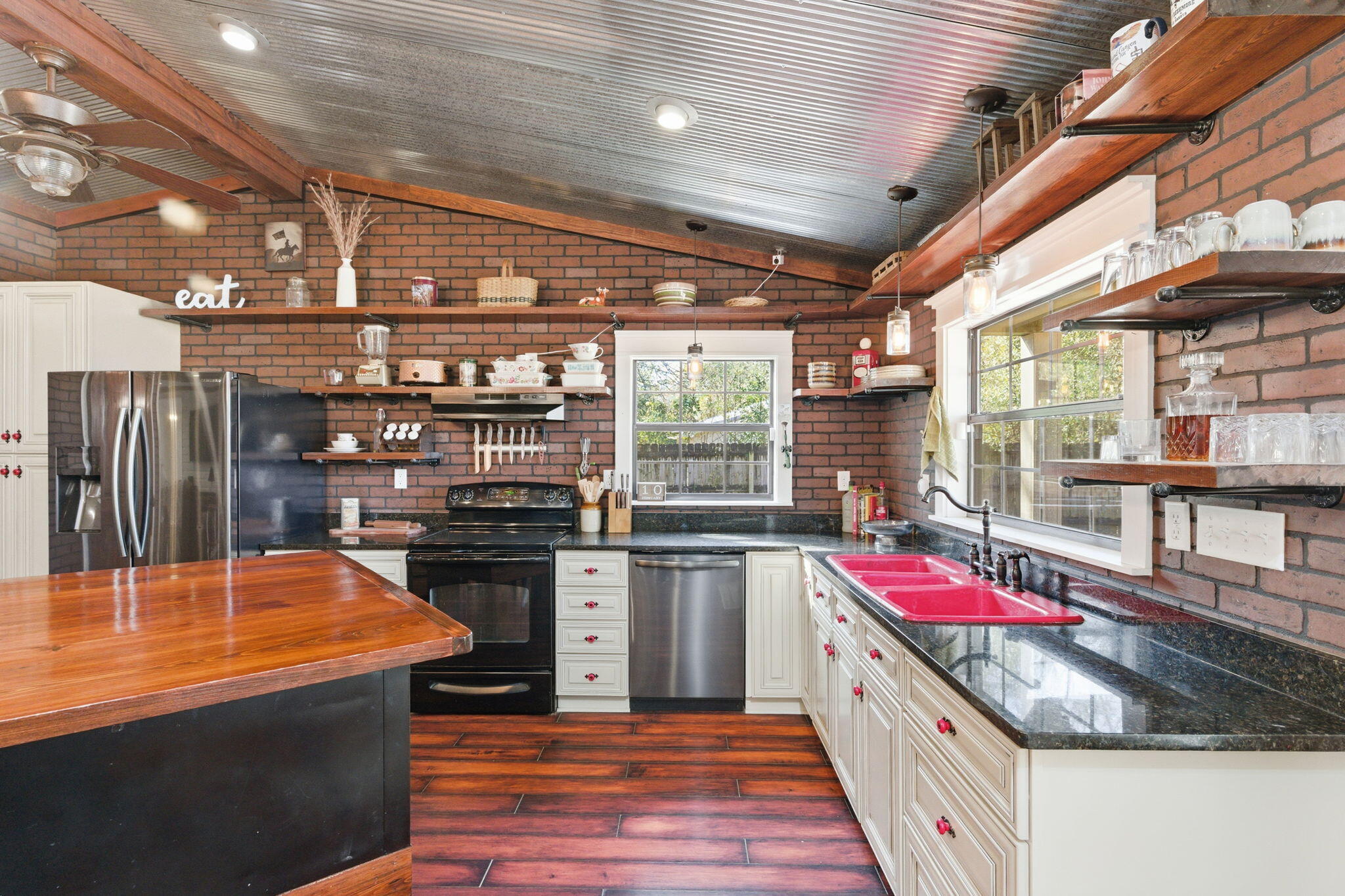 OAKDALE M/F N95 FT OF W1/2 LOT 4 BLK 3 - Residential