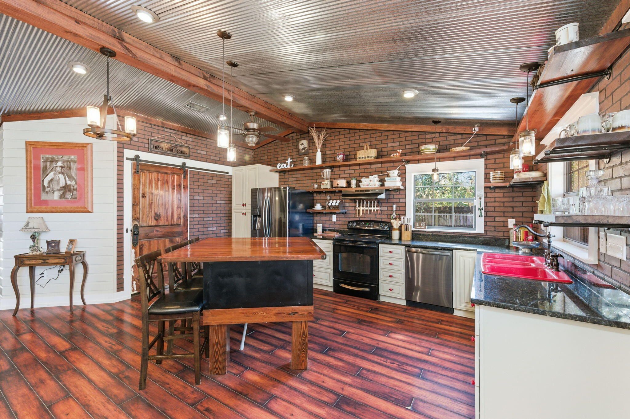 OAKDALE M/F N95 FT OF W1/2 LOT 4 BLK 3 - Residential