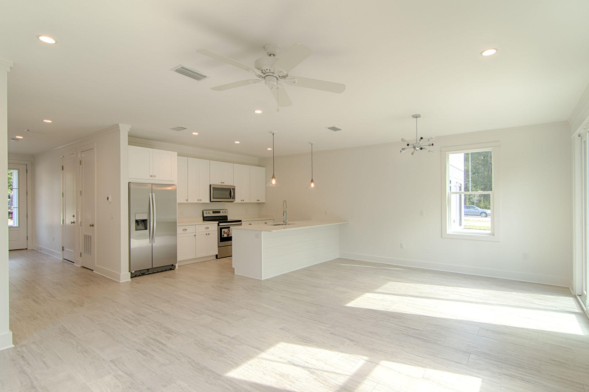 LIGHTHOUSE POINTE - Residential