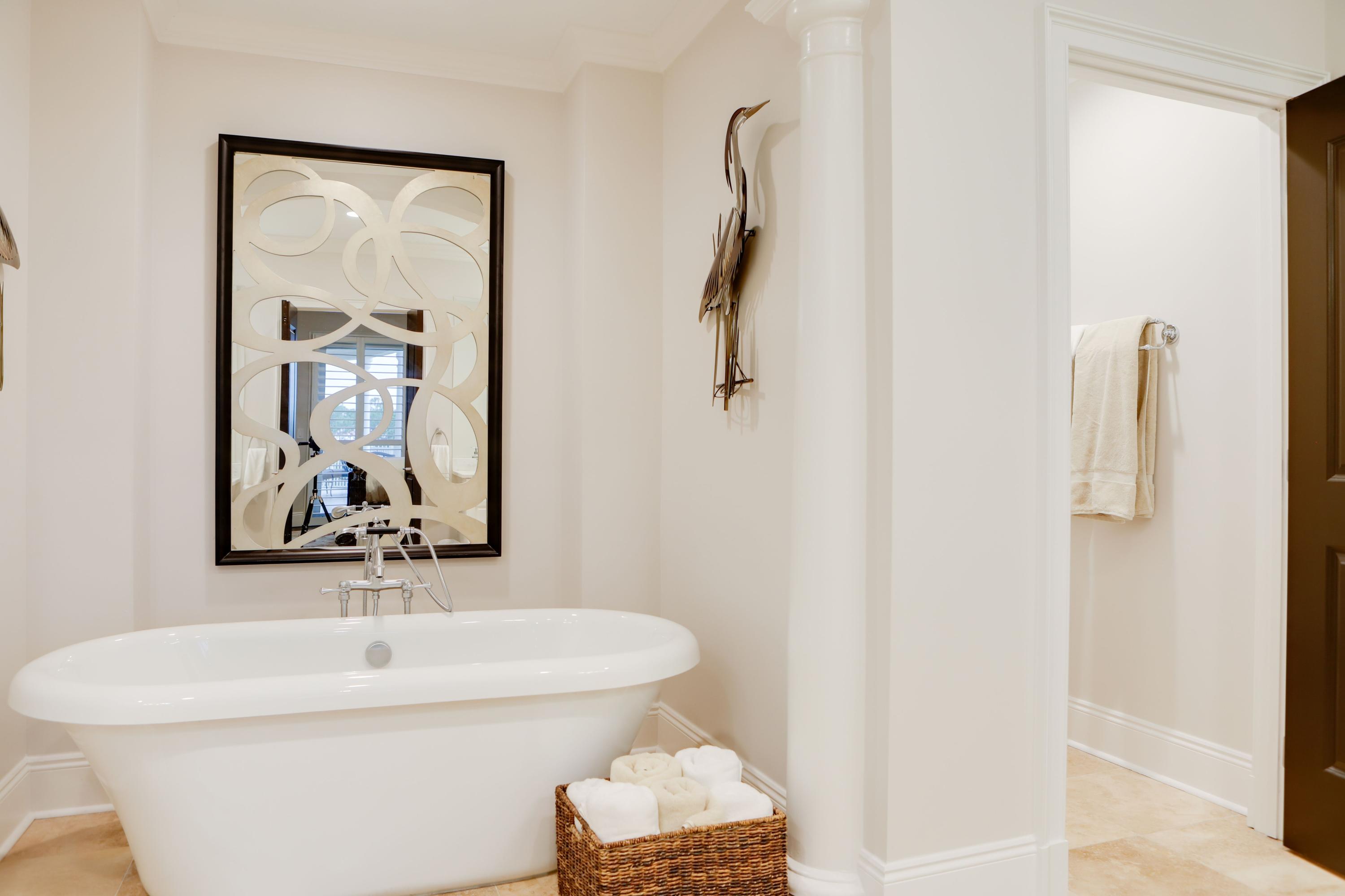 ONE WATER PLACE AT KELLY PLANTATION - Residential