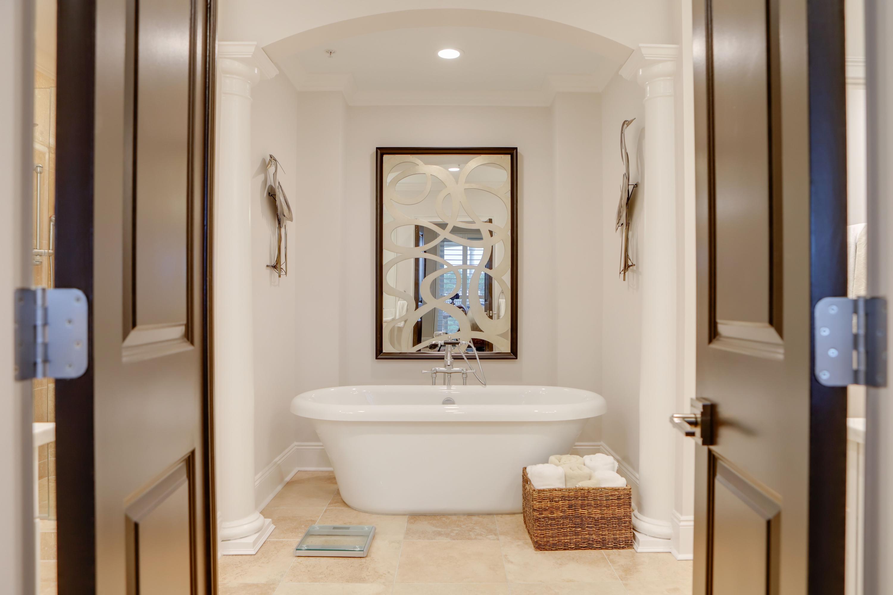 ONE WATER PLACE AT KELLY PLANTATION - Residential