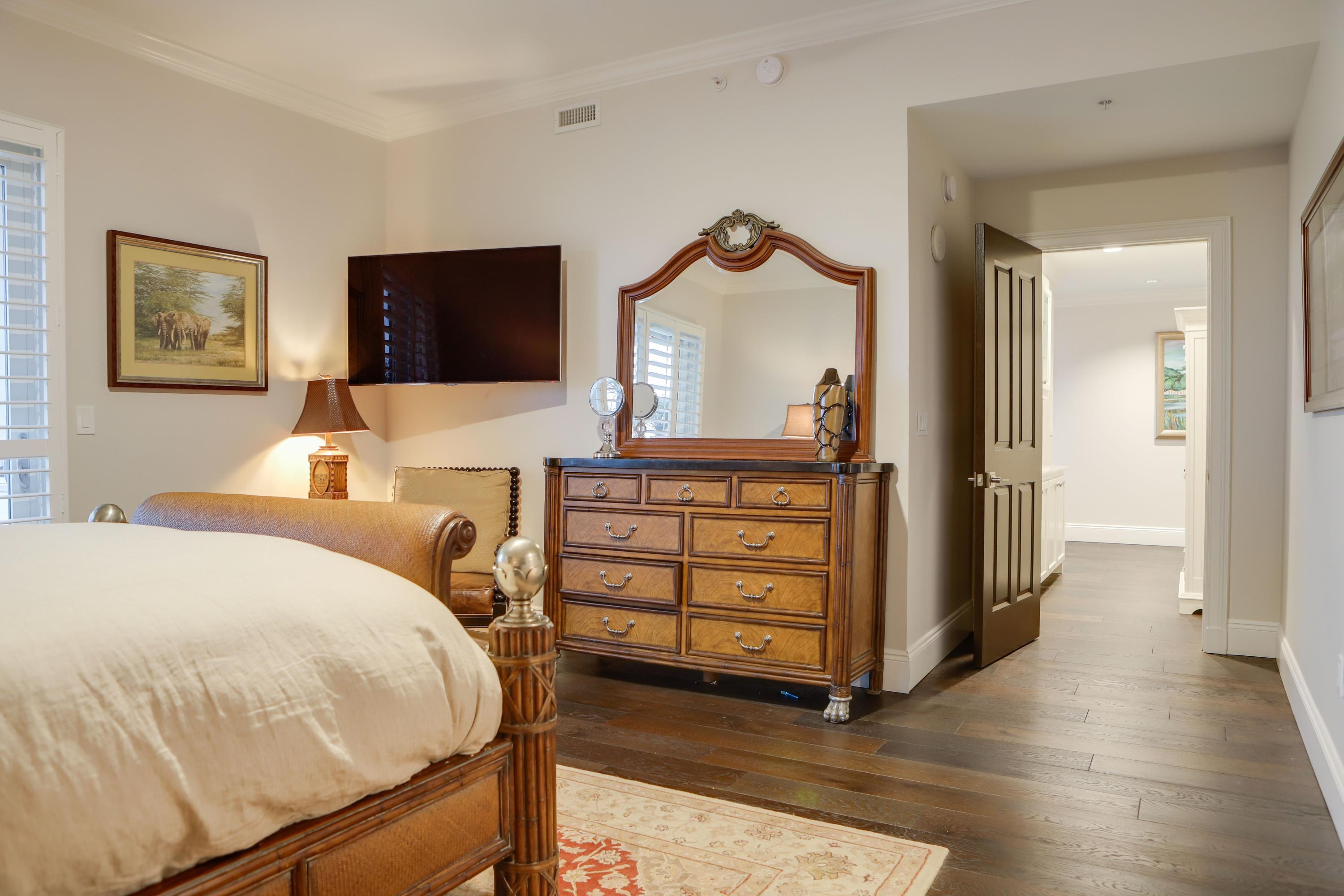 ONE WATER PLACE AT KELLY PLANTATION - Residential