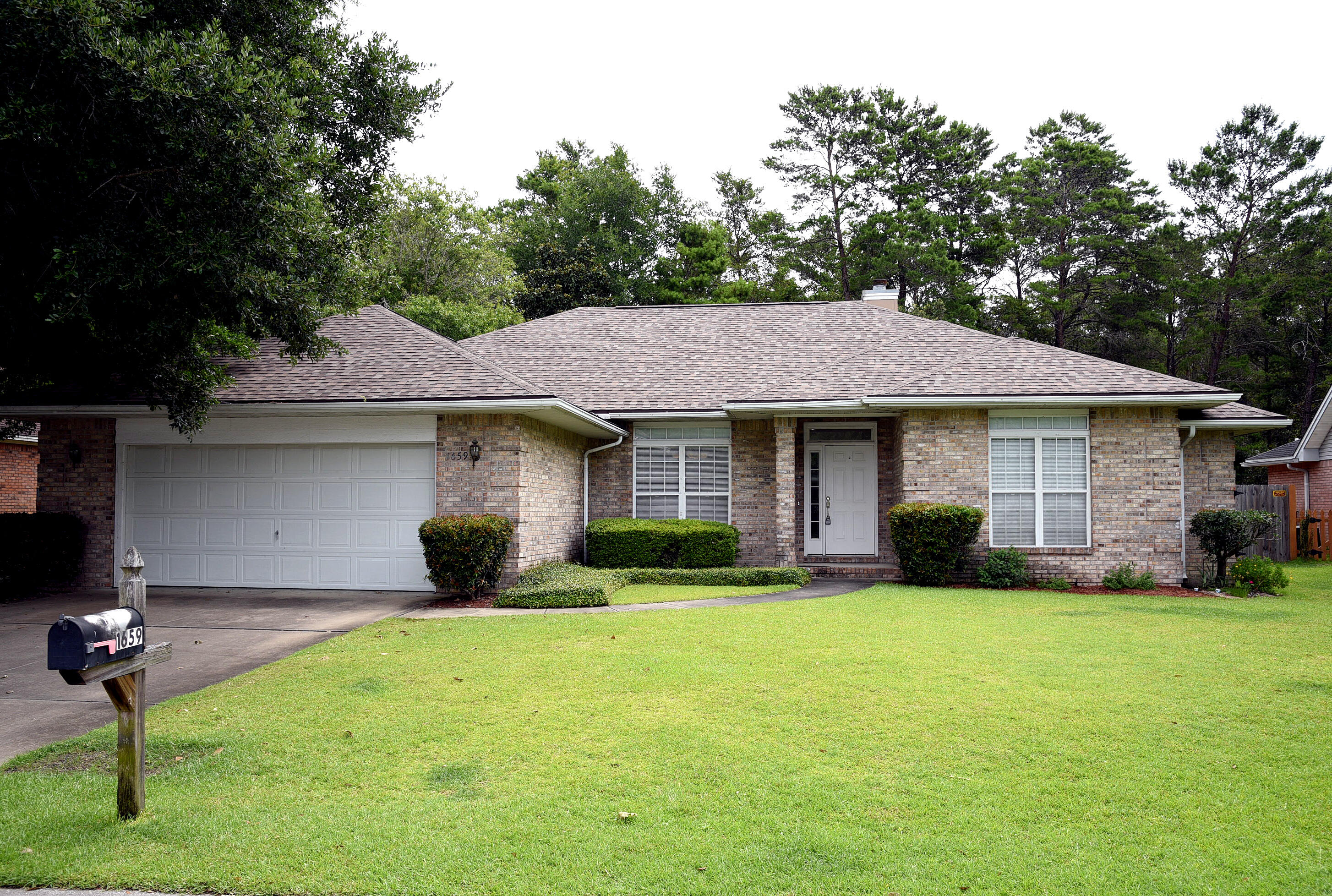 Welcome to this spacious 4 bedroom, 2 bathroom home located in the highly desirable gated community of Parkwood Estates! This home offers a bright and open floor plan perfect for entertaining. The master bedroom features a walk-in closet and a double vanity in the ensuite bathroom. Enjoy the privacy of the fenced backyard, perfect for outdoor gatherings or simply relaxing in the sunshine. With its close proximity to the 10/10 rated Bluewater elementary, mid-bay bridge and Destin beaches, you don't want to miss out on the opportunity to make this your new home!