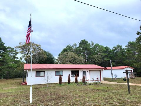 A home in DeFuniak Springs