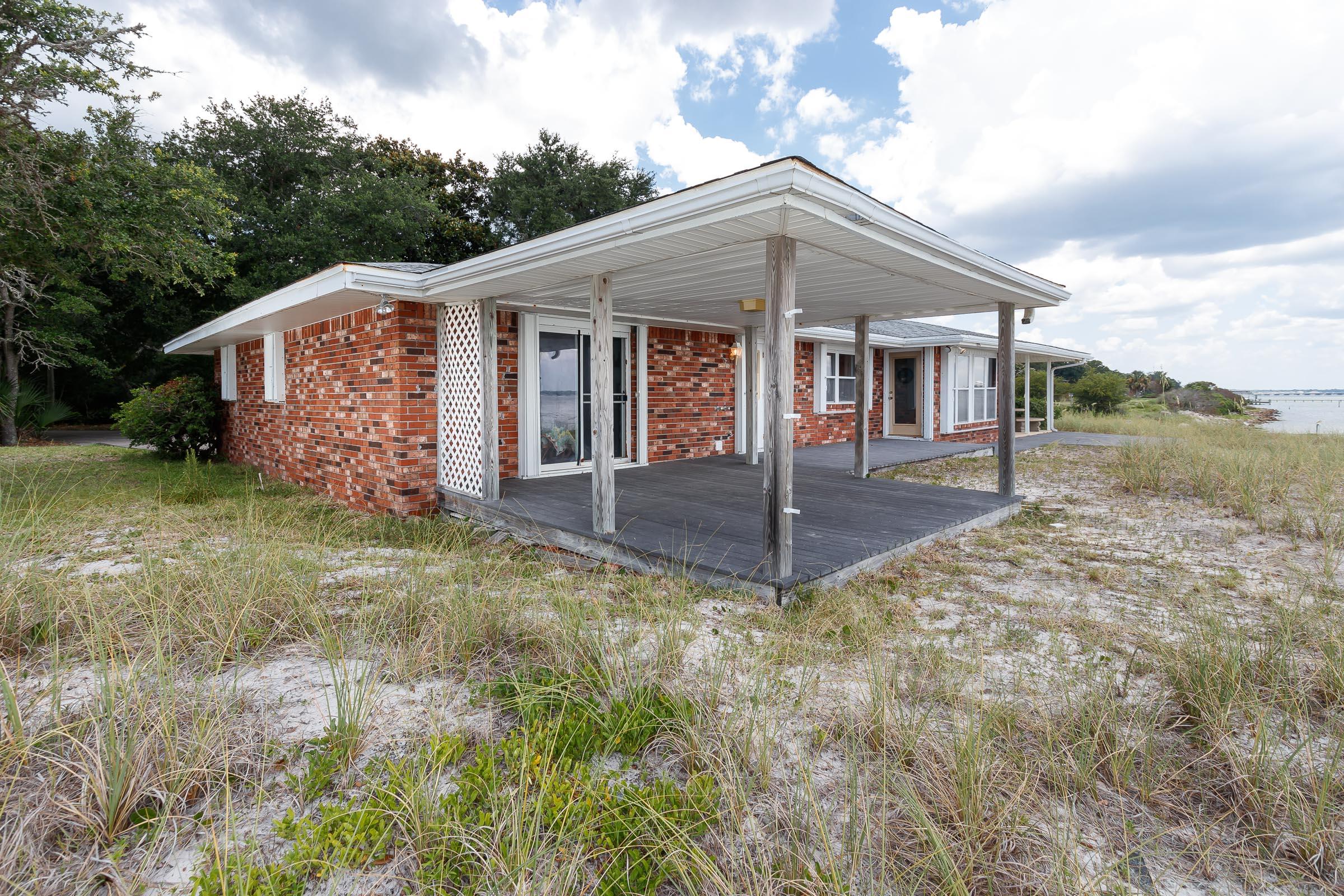 ELLIOTTS POINT - Residential