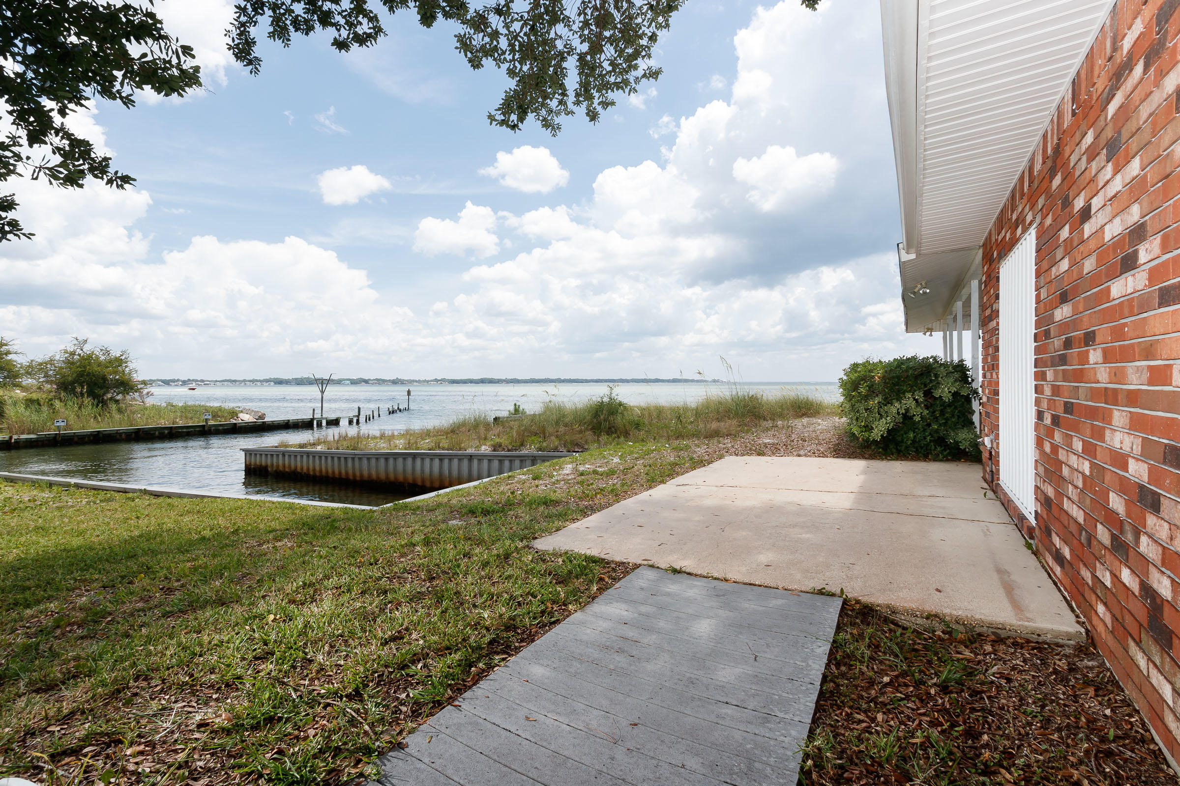 ELLIOTTS POINT - Residential