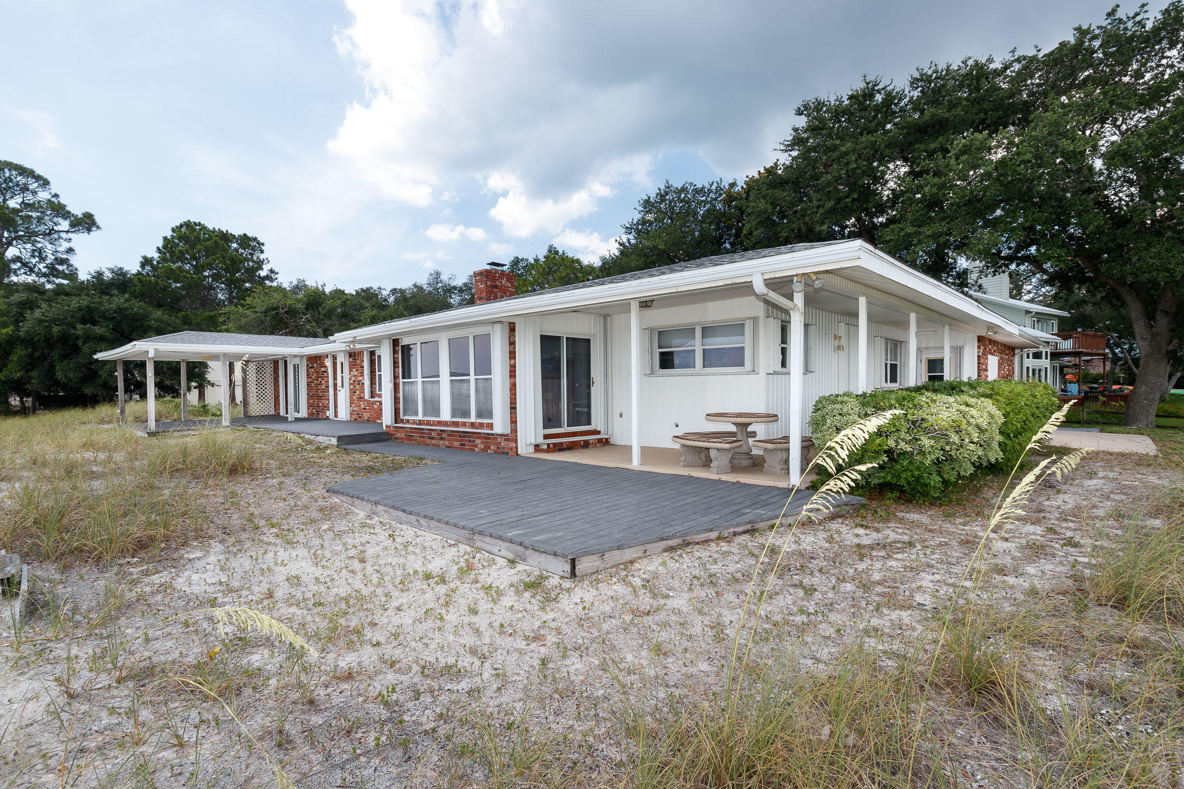 ELLIOTTS POINT - Residential