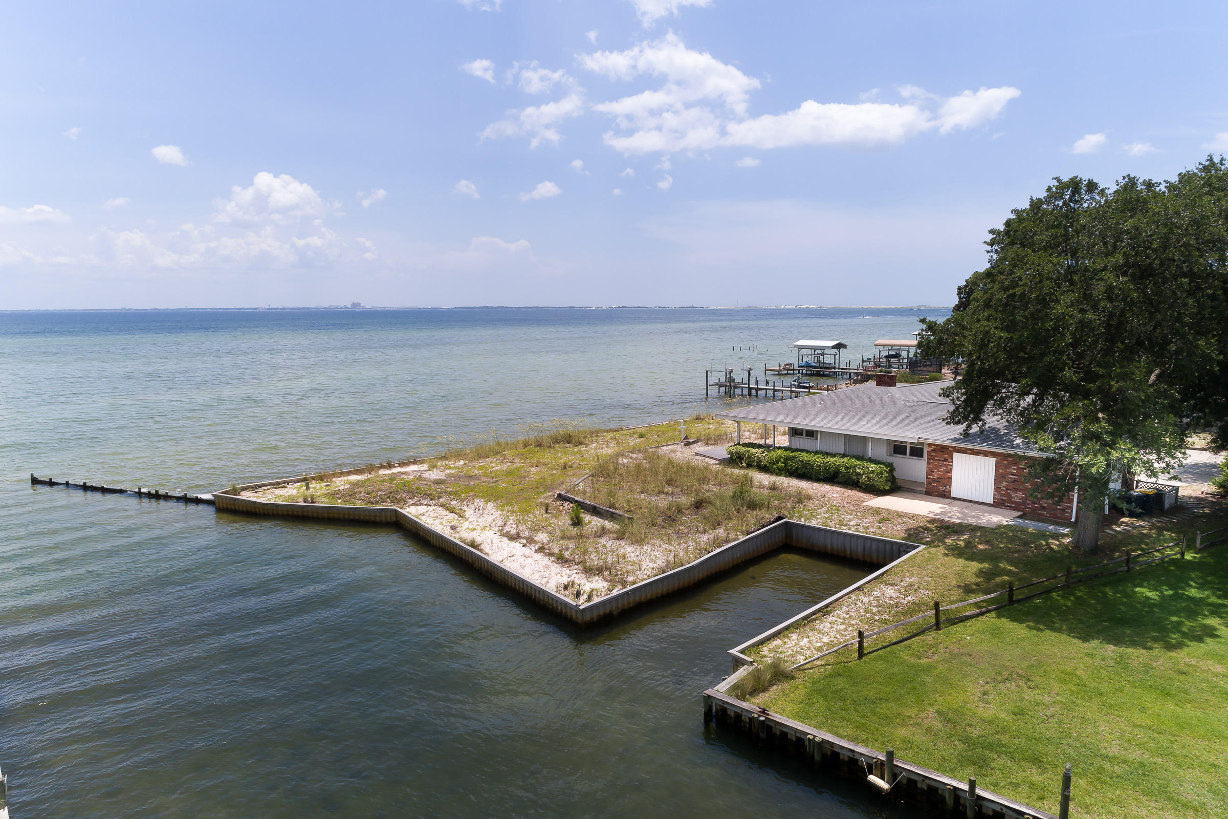 ELLIOTTS POINT - Residential