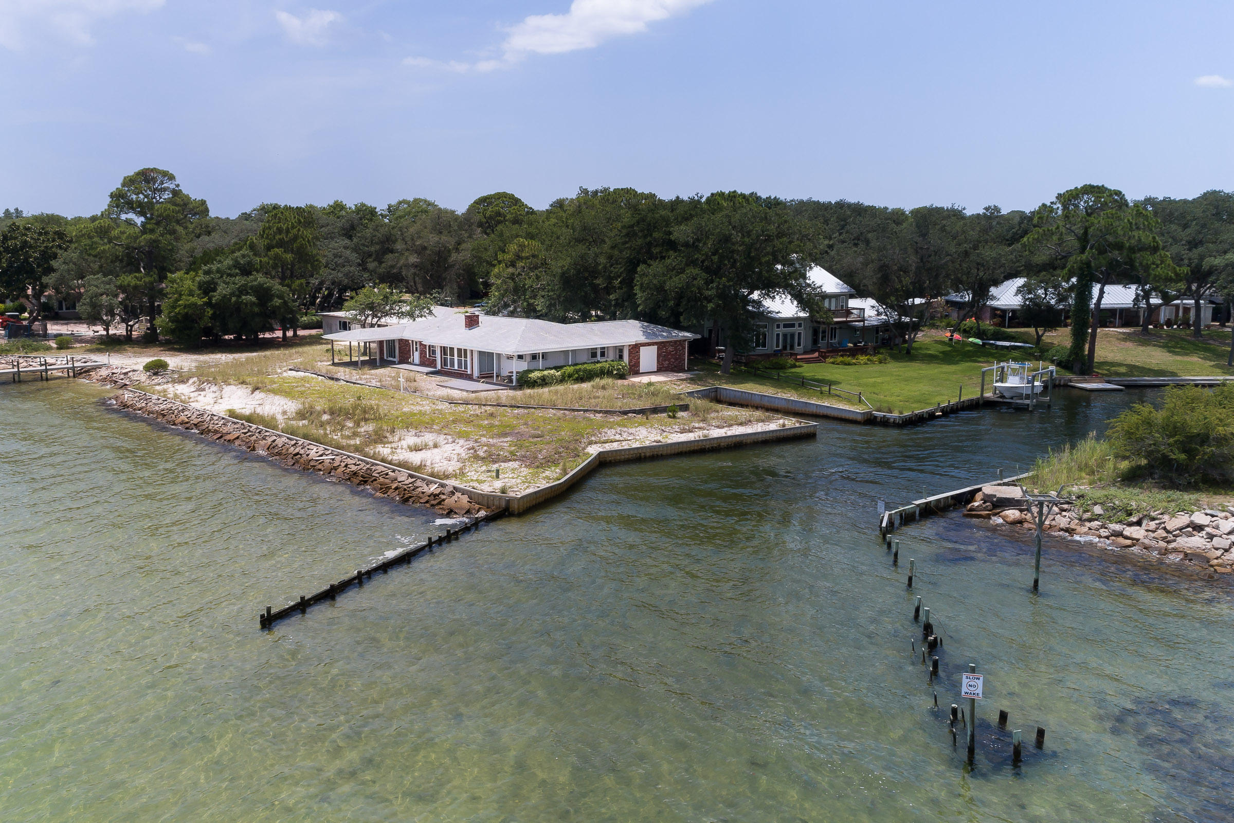 ELLIOTTS POINT - Residential
