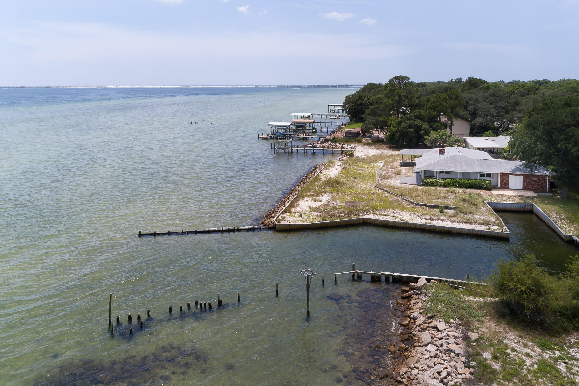 ELLIOTTS POINT - Residential