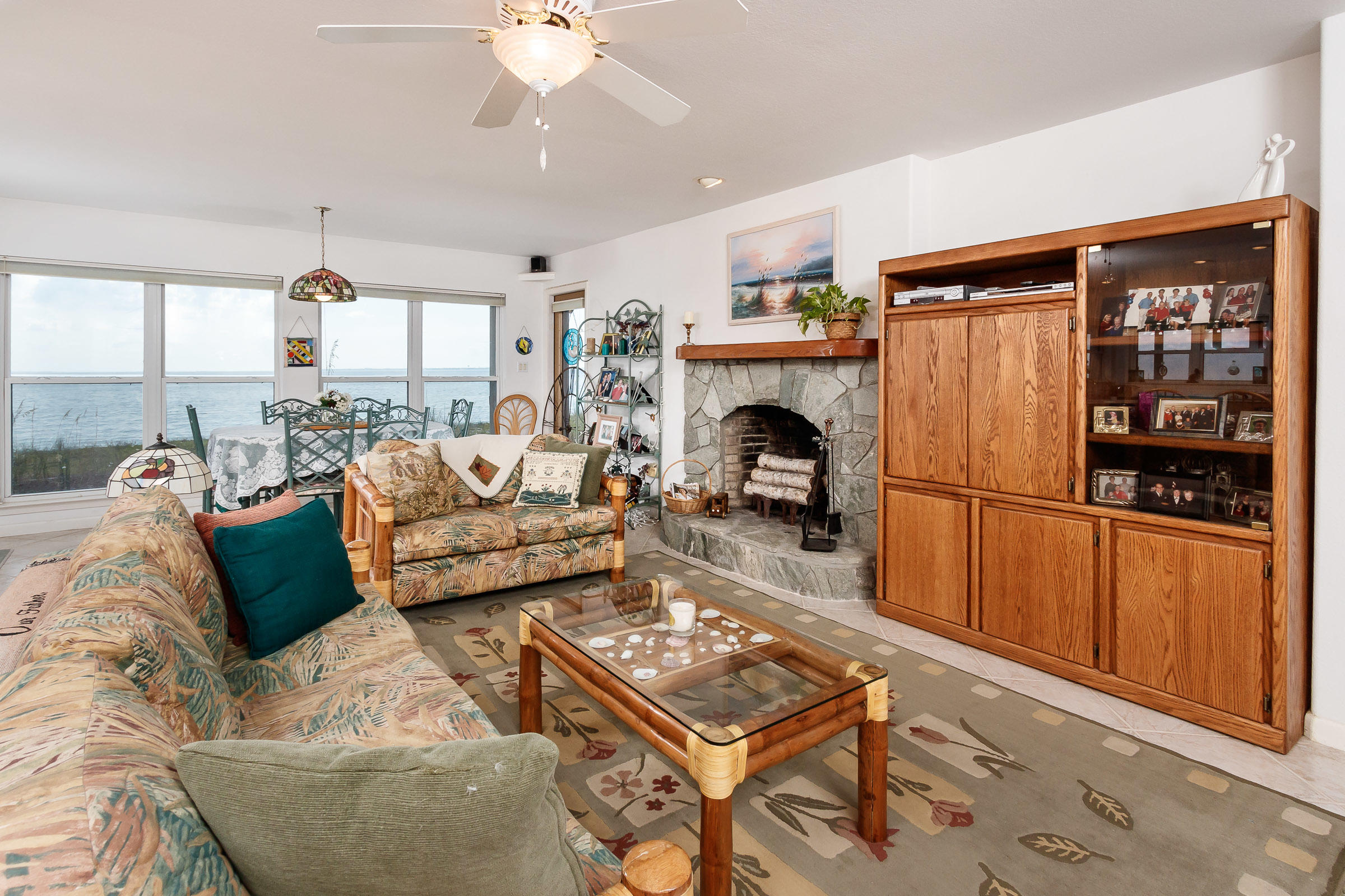 ELLIOTTS POINT - Residential